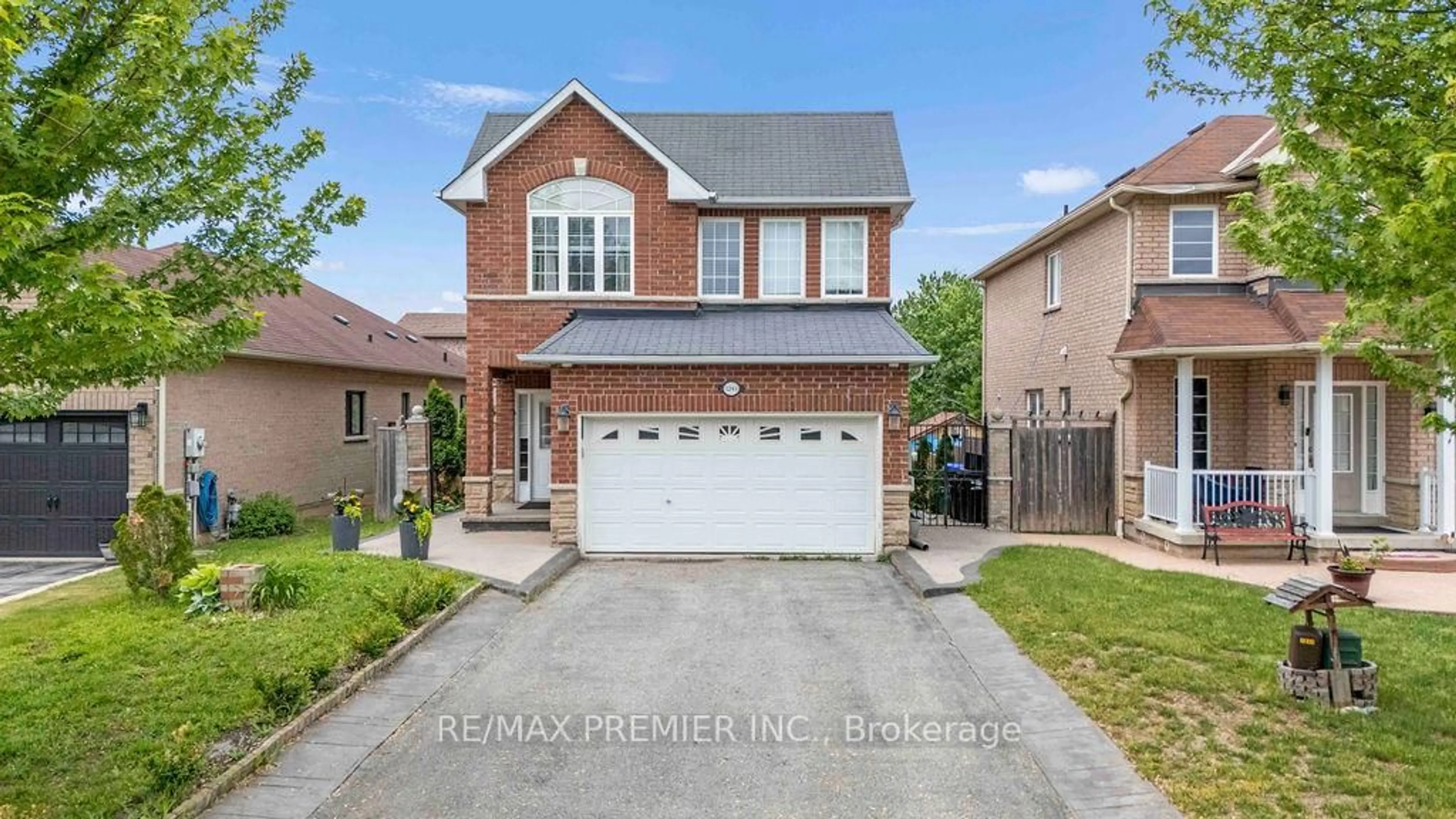 Home with brick exterior material, street for 1248 Mary-Lou St, Innisfil Ontario L9S 0C1