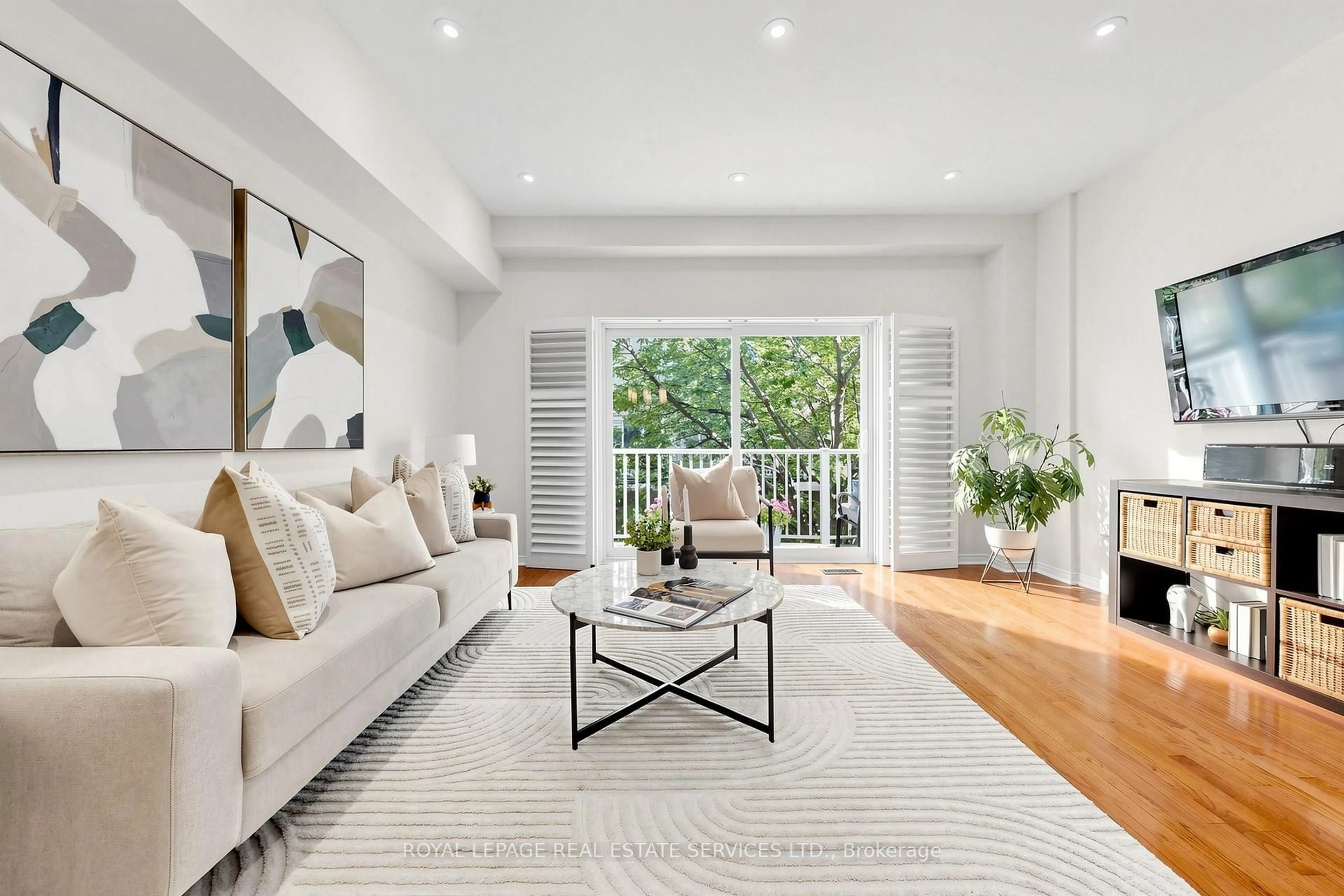 Living room with furniture, unknown for 23 Observatory Lane #238, Richmond Hill Ontario L4C 0M7