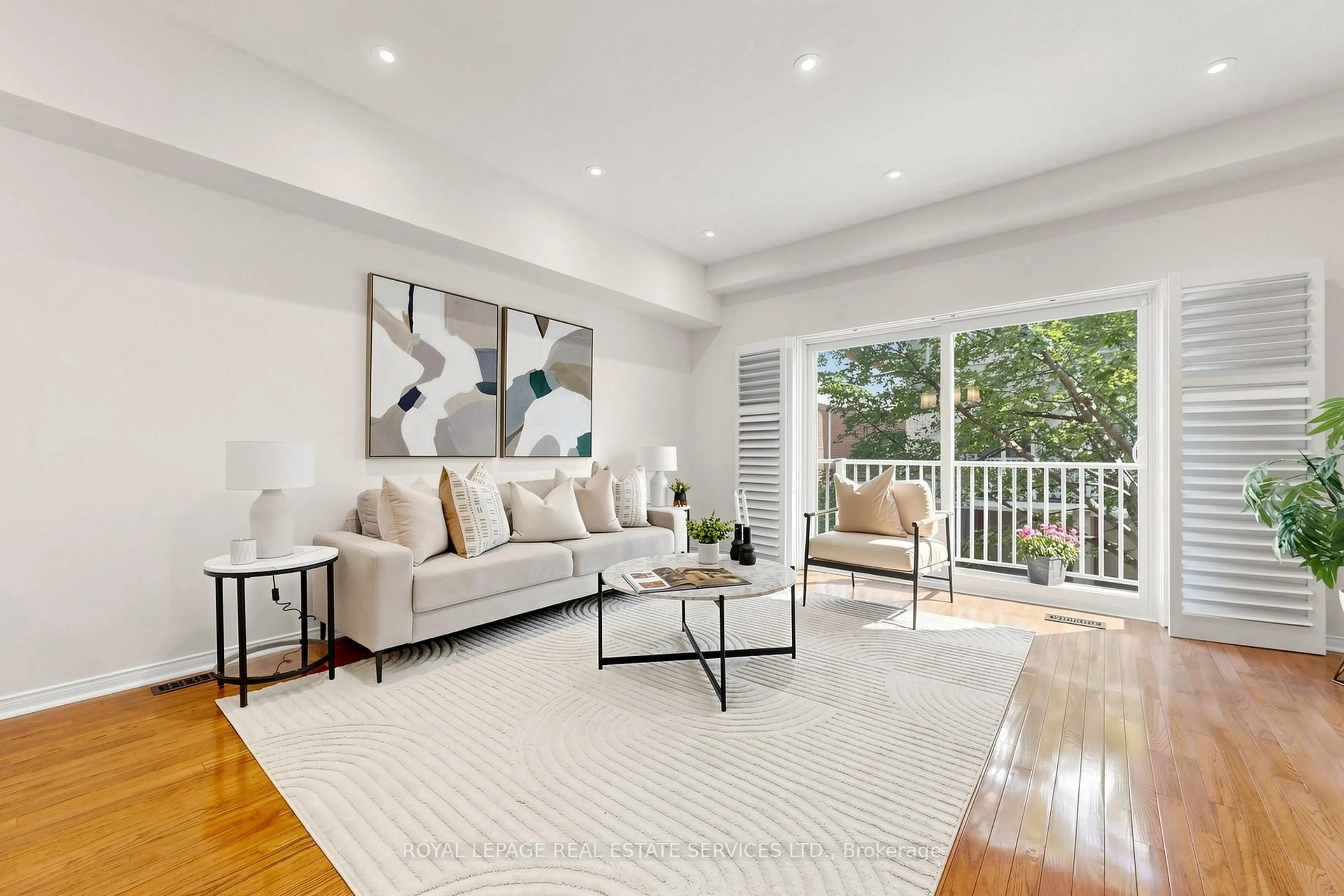 Living room with furniture, unknown for 23 Observatory Lane #238, Richmond Hill Ontario L4C 0M7