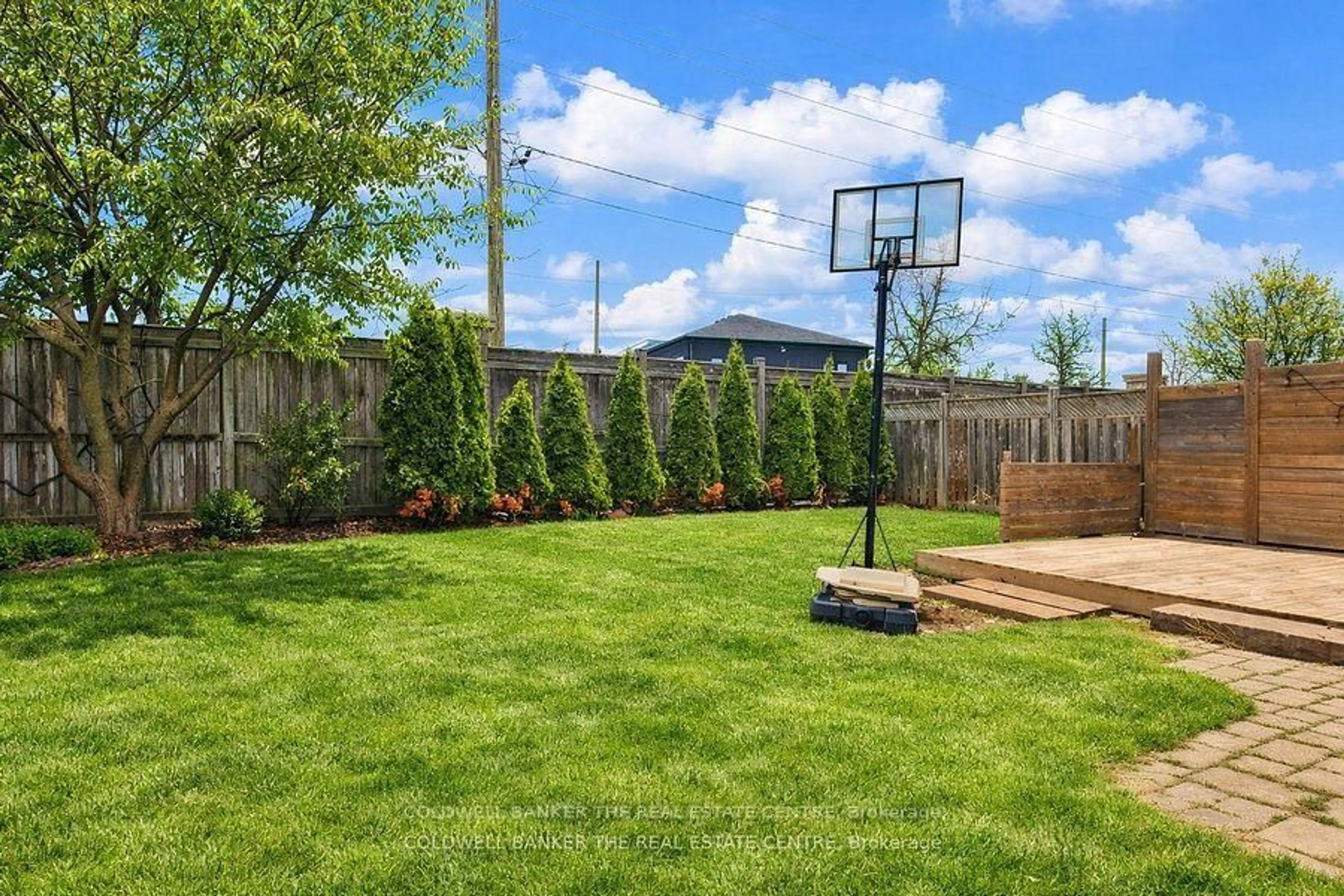 Patio, street for 217 Stonebriar Dr, Vaughan Ontario L6A 4A3