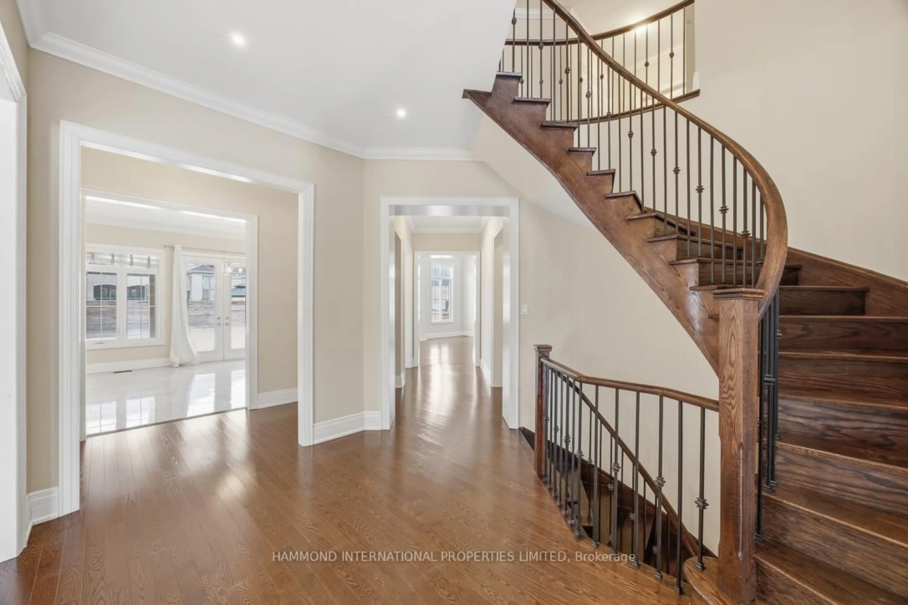 Indoor entryway for 7 Kinghorn Rd, King Ontario L7B 0M8
