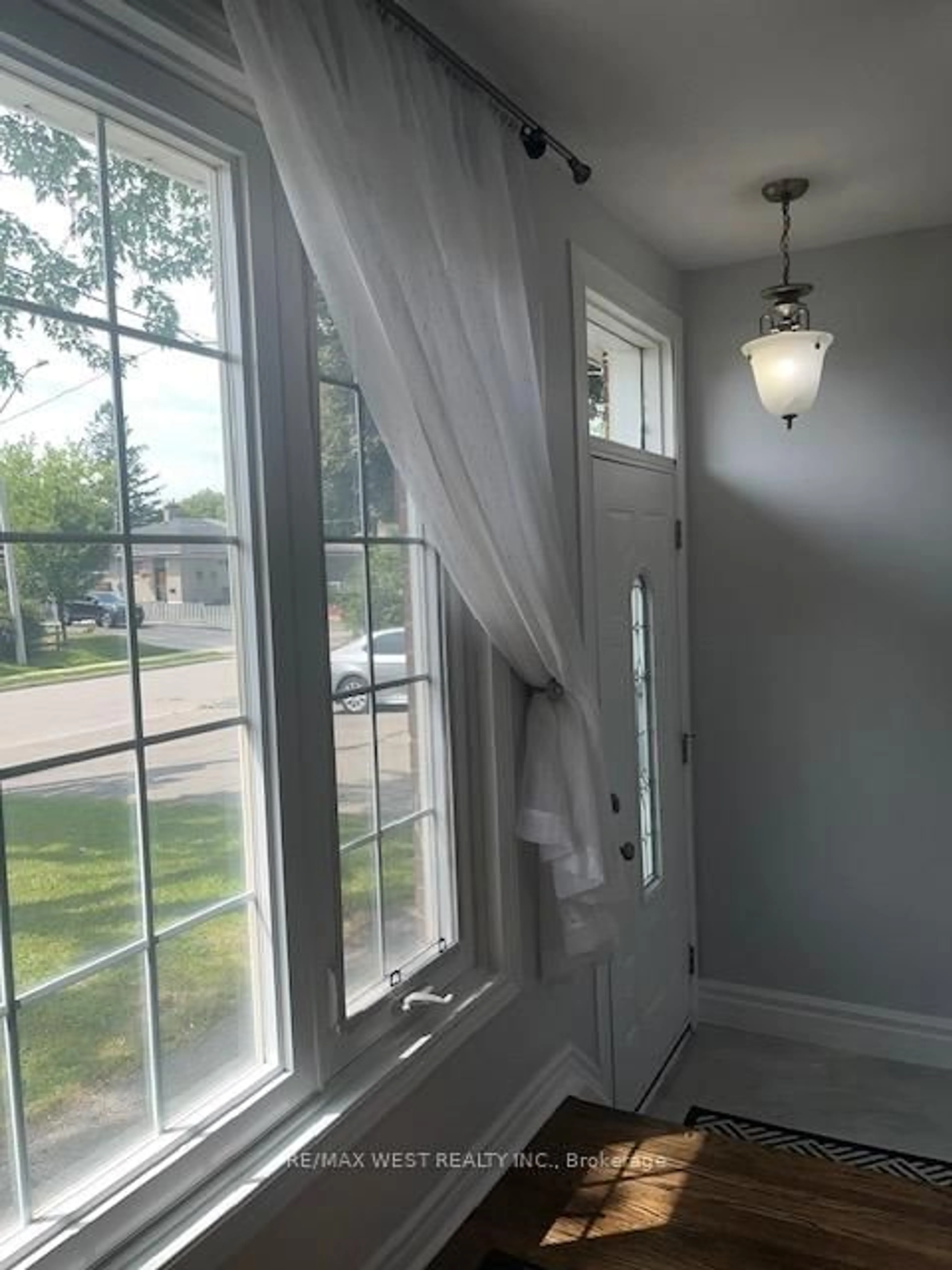 Indoor entryway for 241 Ashlar Rd, Richmond Hill Ontario L4C 2W7