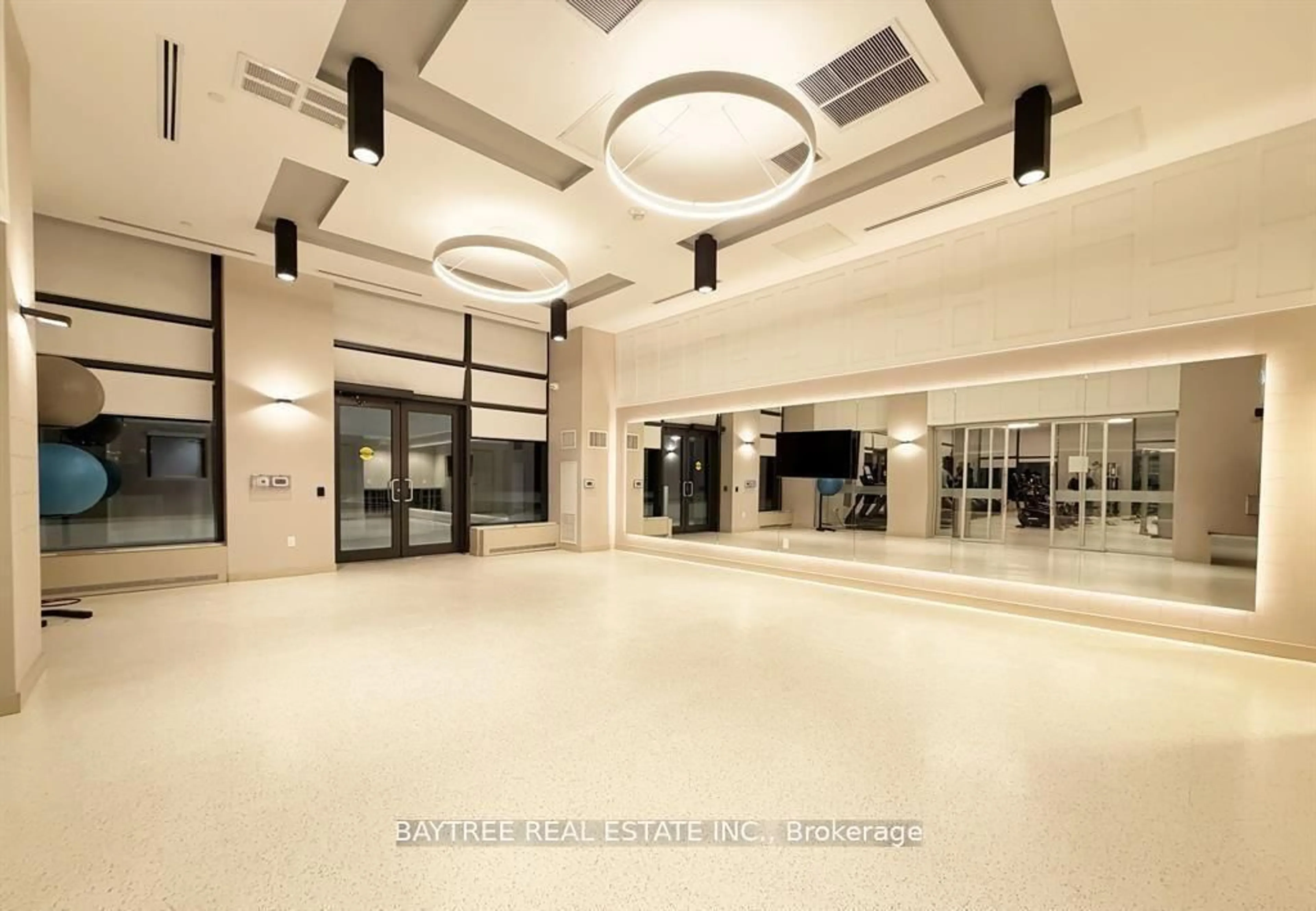 Indoor foyer for 105 Oneida Cres #1203, Richmond Hill Ontario L4B 0H6