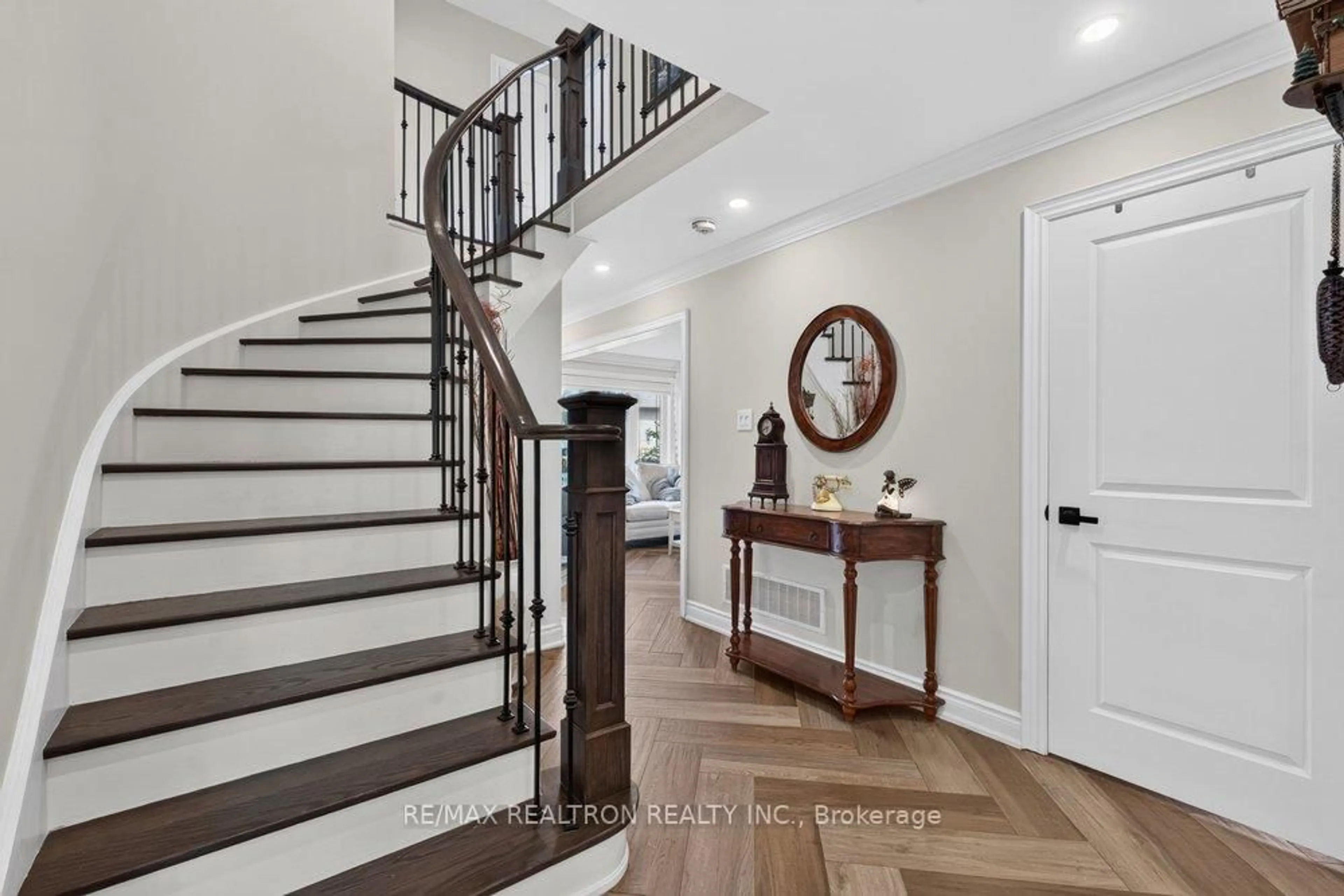 Indoor entryway for 38 Zucchet Crt, Vaughan Ontario L4L 8T7