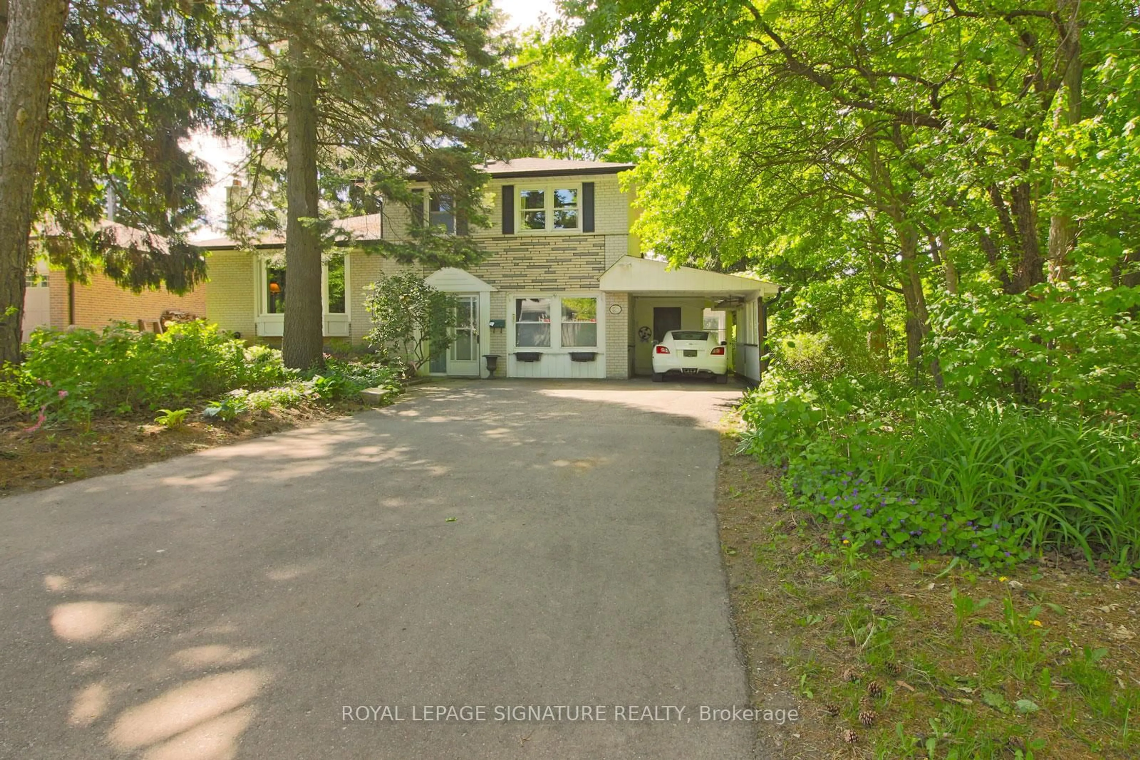 A pic from outside/outdoor area/front of a property/back of a property/a pic from drone, street for 145 Drakefield Rd, Markham Ontario L3P 1G9