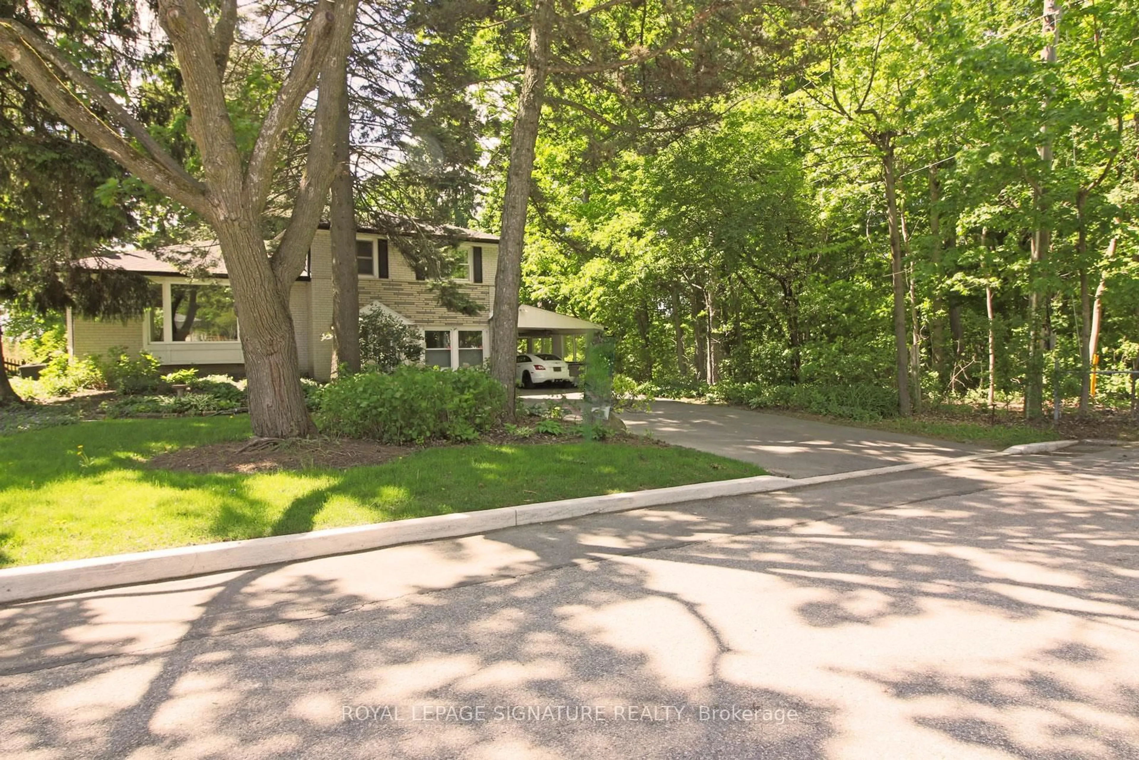 A pic from outside/outdoor area/front of a property/back of a property/a pic from drone, street for 145 Drakefield Rd, Markham Ontario L3P 1G9
