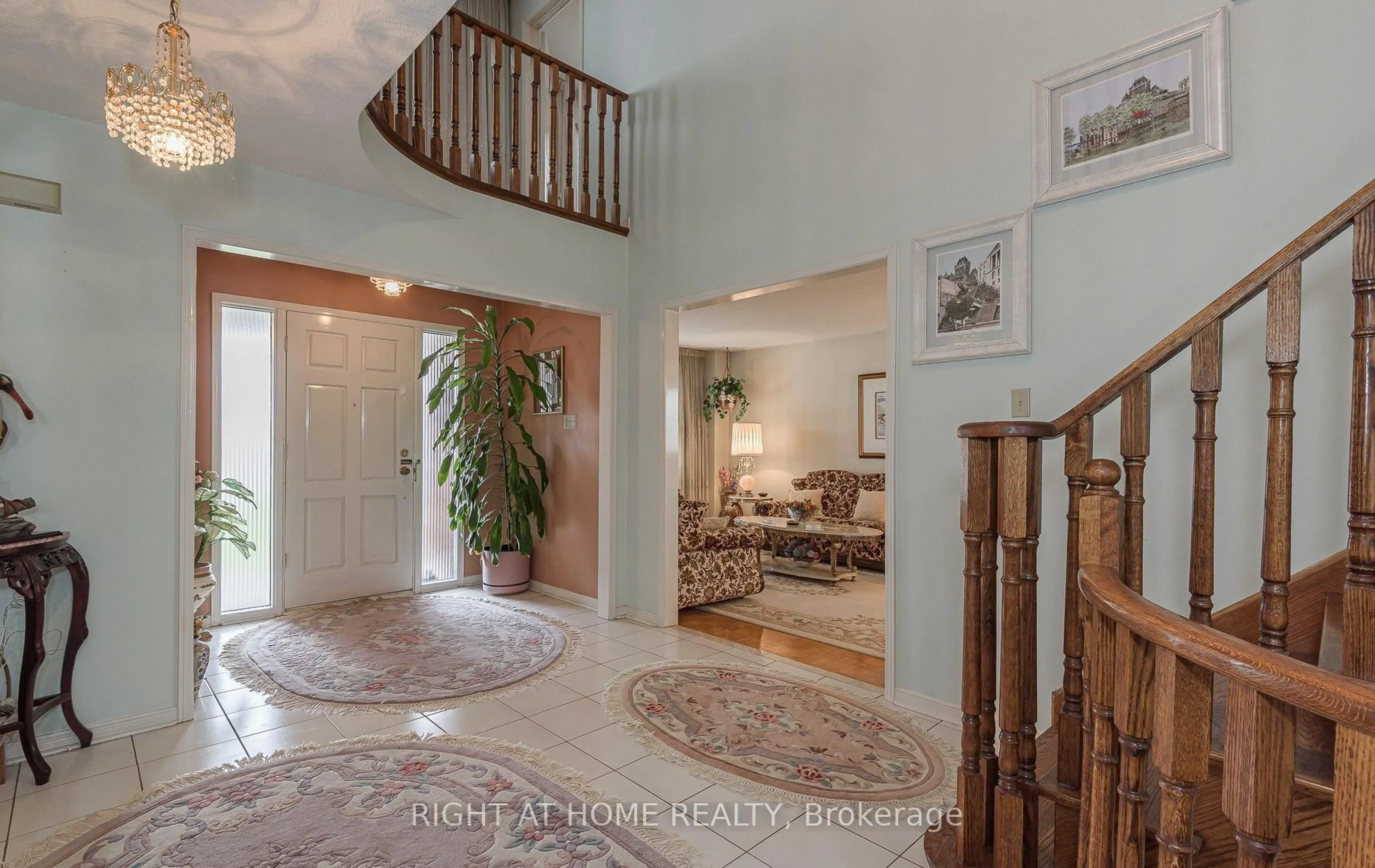 Indoor foyer for 19 Western Skies Crt, Vaughan Ontario L4L 8B6