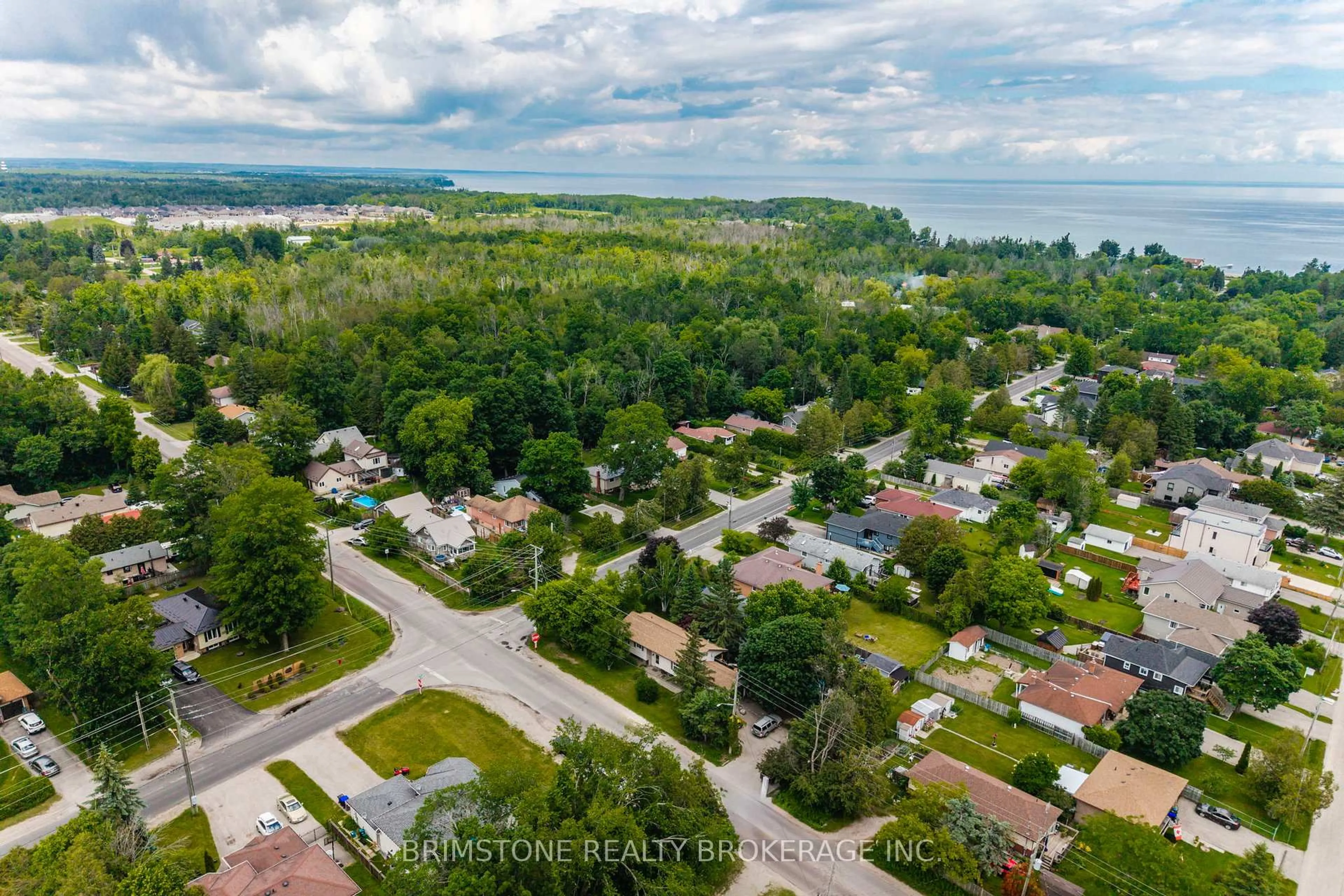 A pic from outside/outdoor area/front of a property/back of a property/a pic from drone, unknown for 2693 25TH Sdrd, Innisfil Ontario L9S 3S9