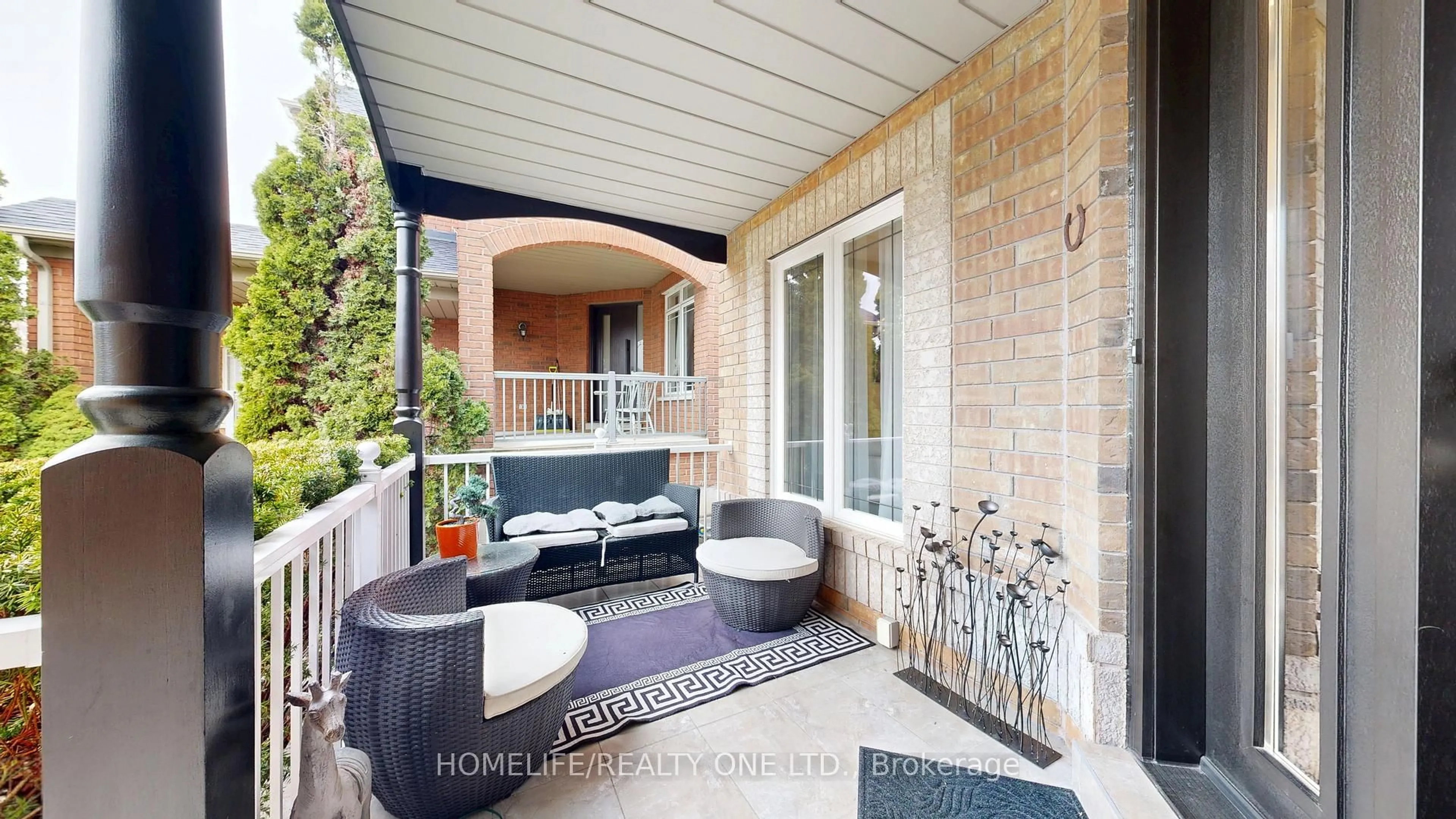 Patio, street for 96 Estate Garden Dr, Richmond Hill Ontario L4E 3V6