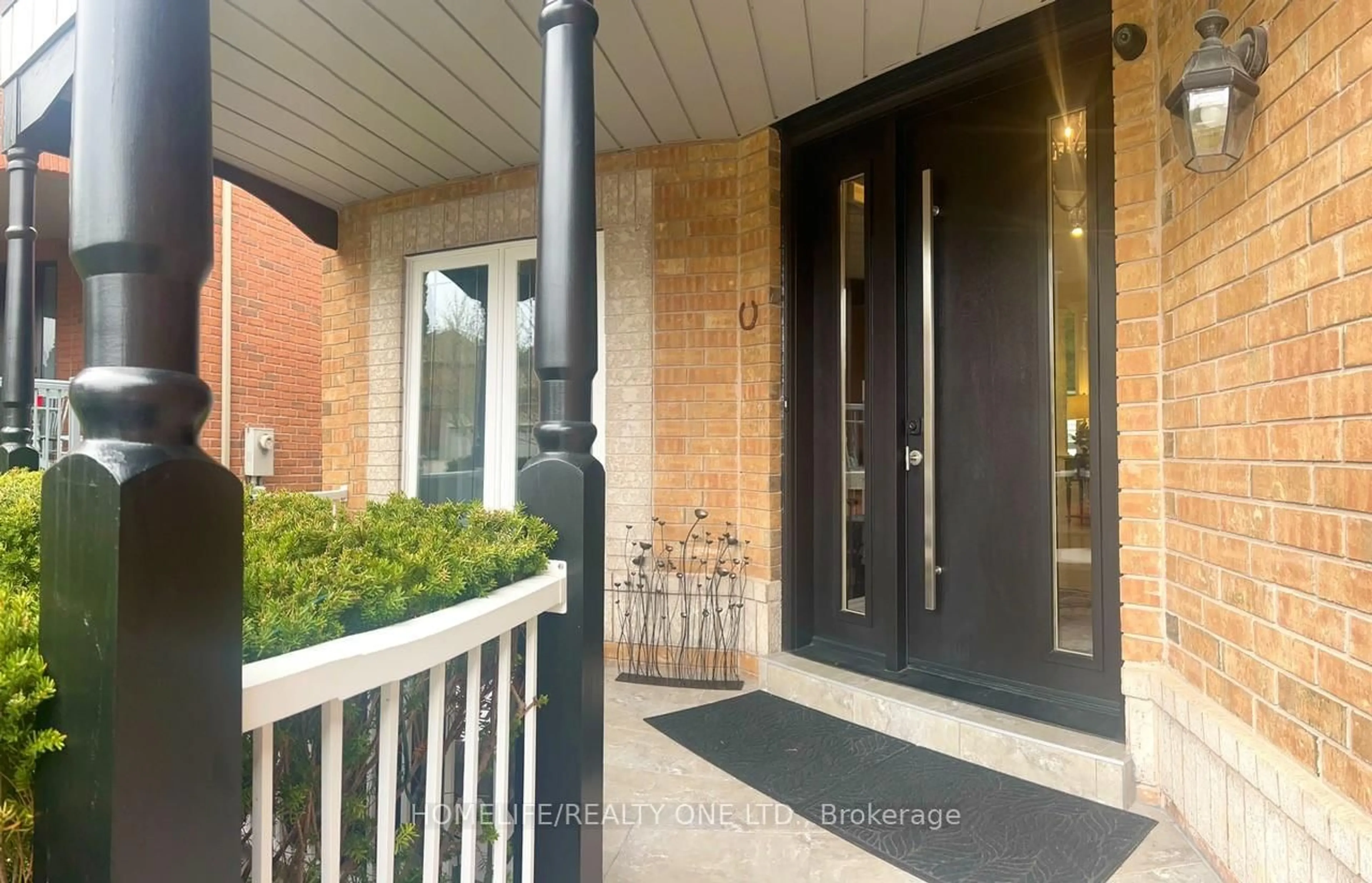 Indoor entryway for 96 Estate Garden Dr, Richmond Hill Ontario L4E 3V6