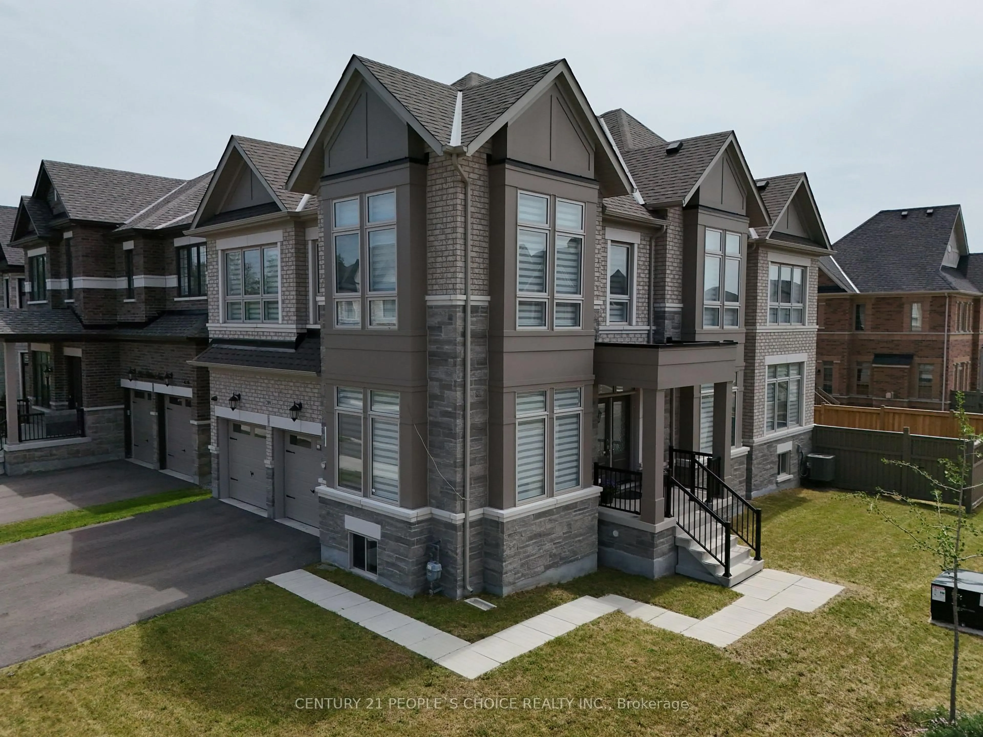 A pic from outside/outdoor area/front of a property/back of a property/a pic from drone, building for 209 Stilton Ave, Vaughan Ontario L4H 5B9