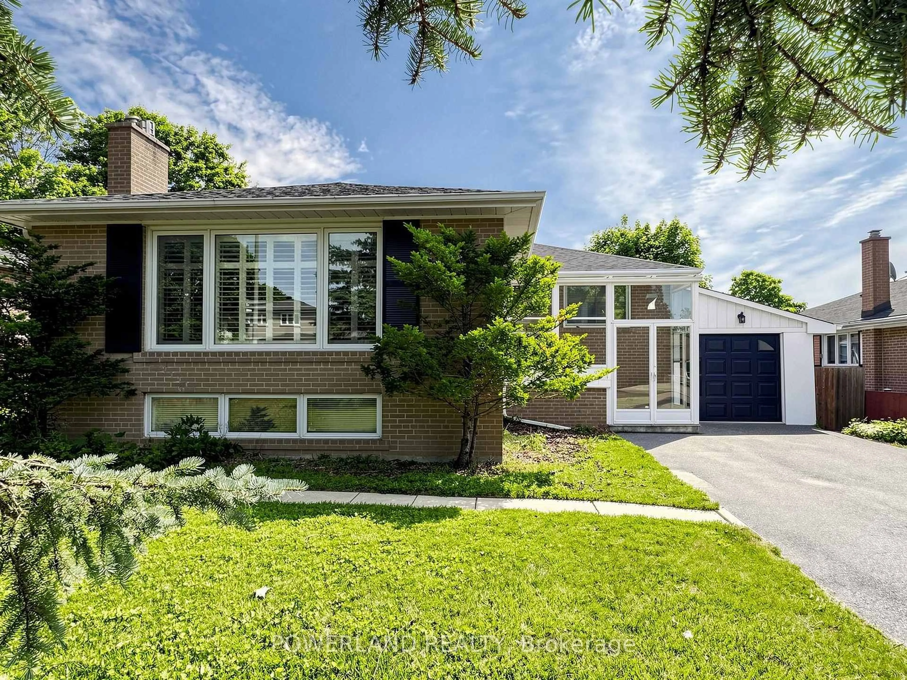 Home with brick exterior material, street for 7 Laurentide Ave, Aurora Ontario L4G 3B3
