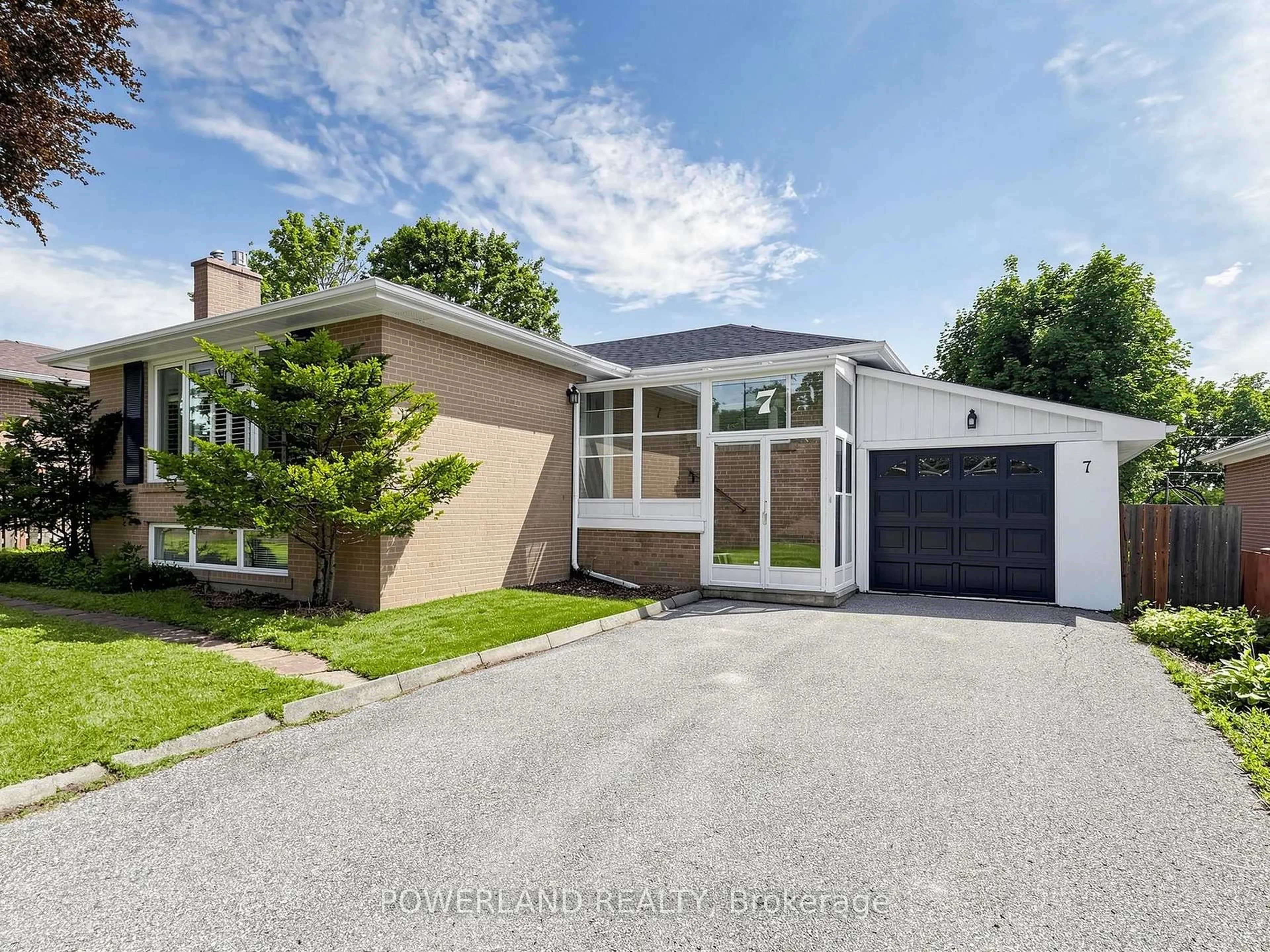 Home with brick exterior material, street for 7 Laurentide Ave, Aurora Ontario L4G 3B3