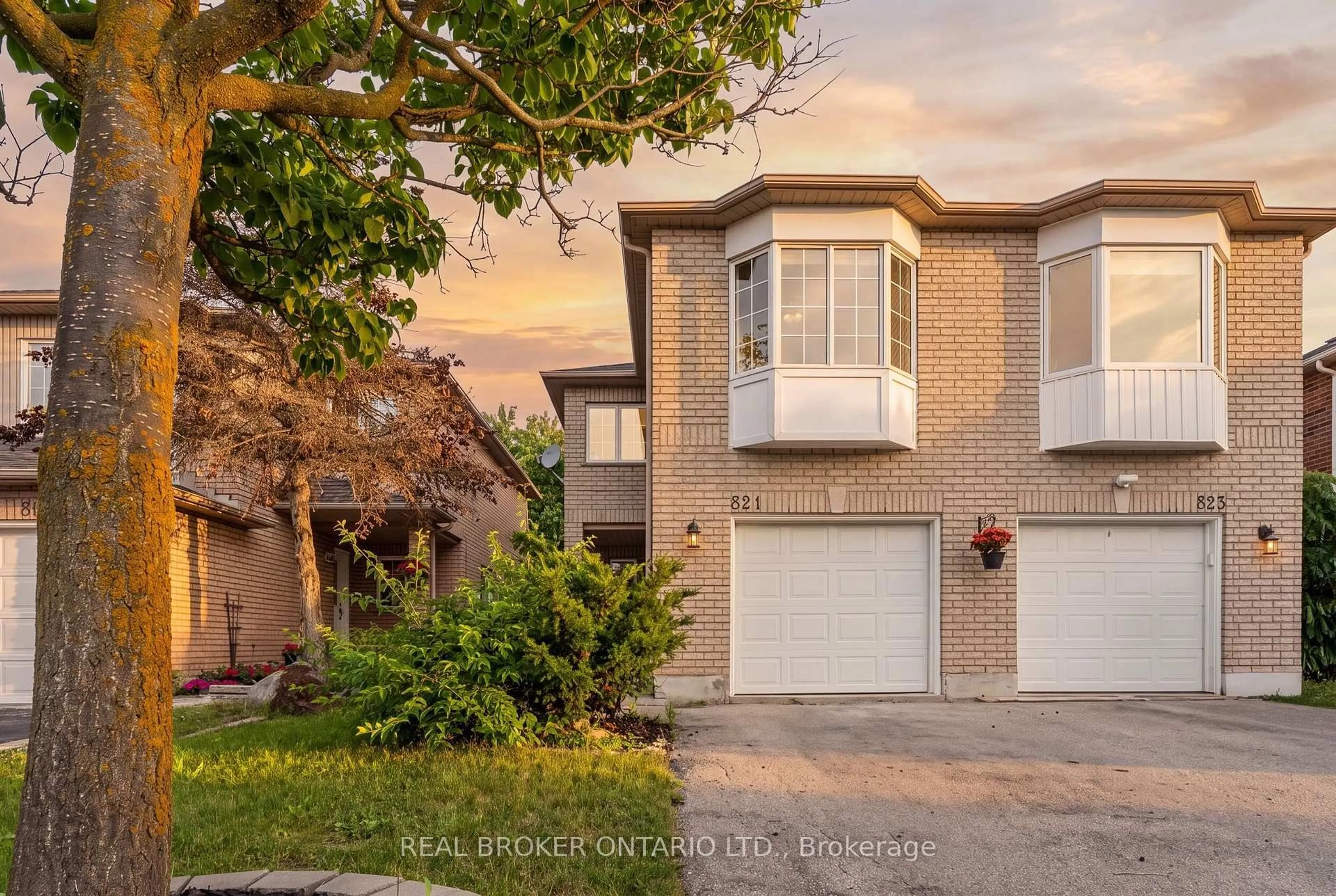 Home with brick exterior material, street for 821 Pucks Pl, Newmarket Ontario L3X 2K3
