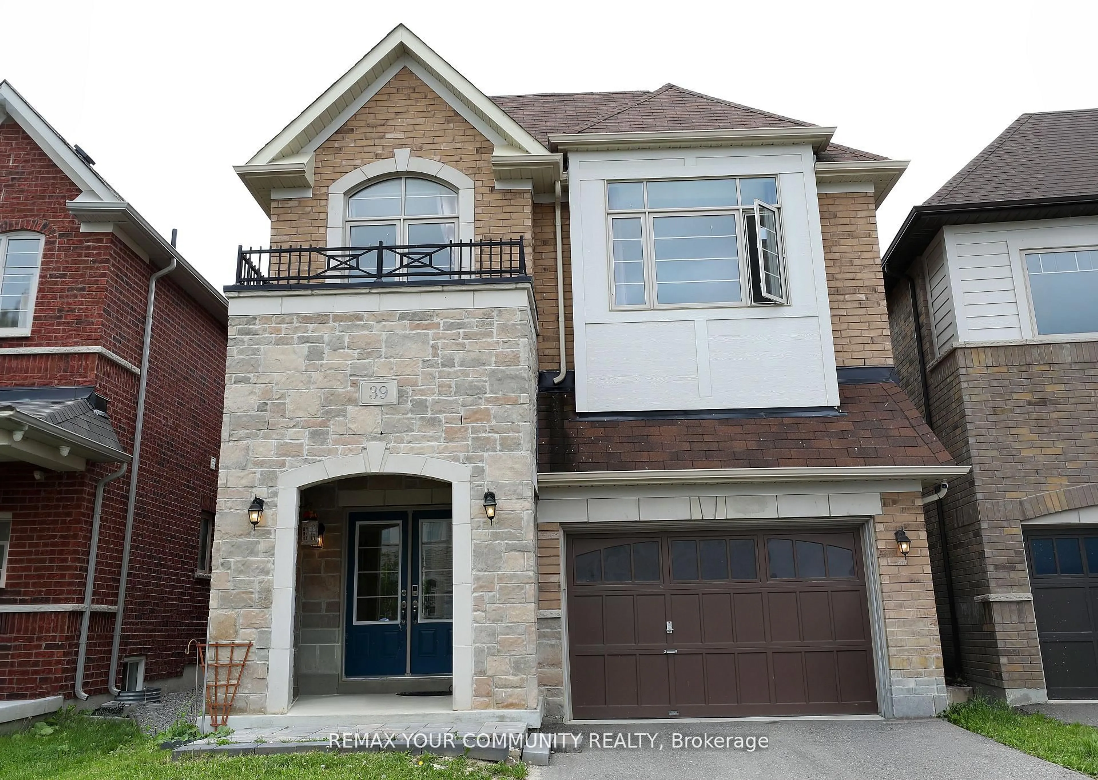 Home with brick exterior material, street for 39 Kavanagh Ave, East Gwillimbury Ontario L9N 0P6