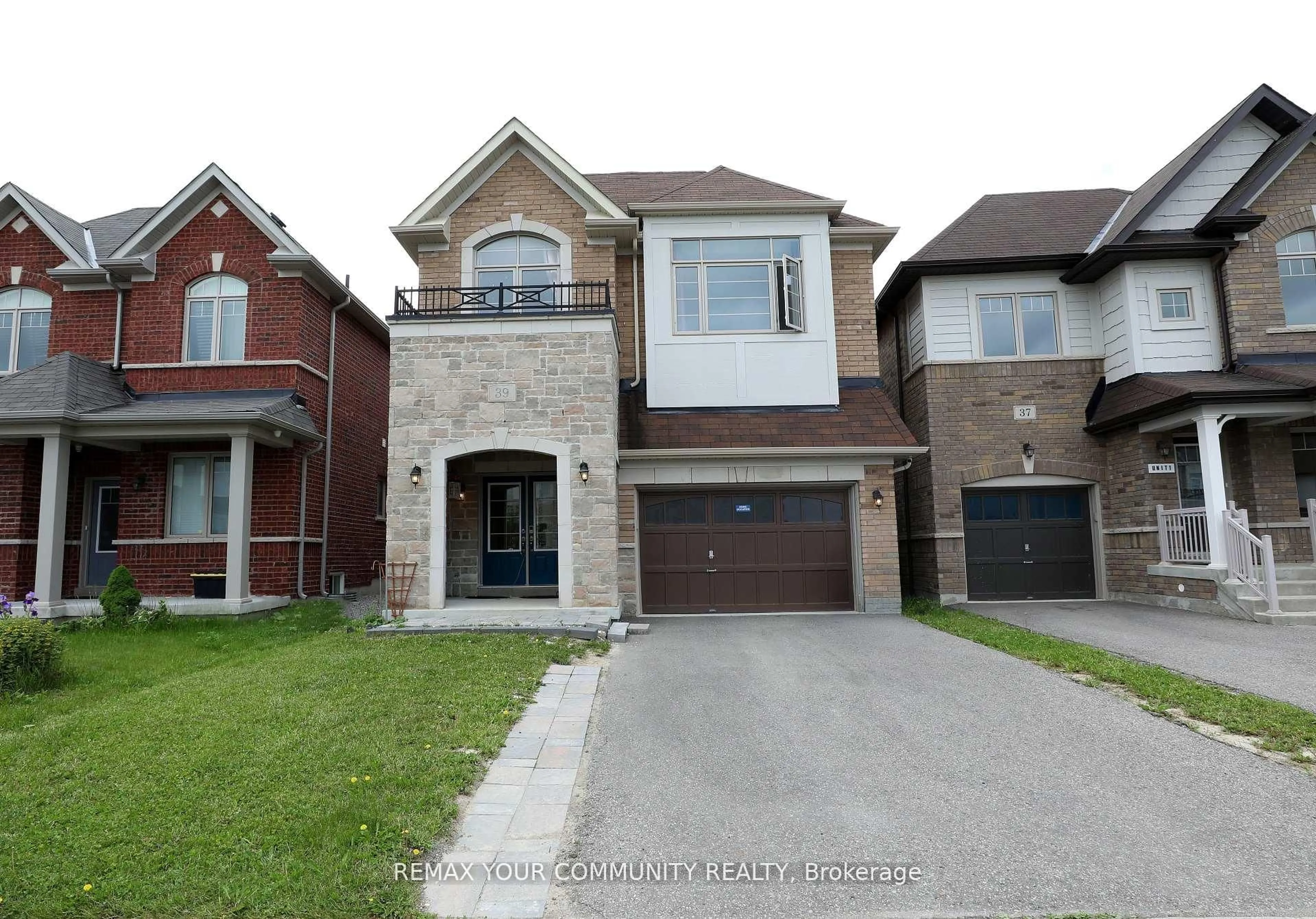 Home with brick exterior material, street for 39 Kavanagh Ave, East Gwillimbury Ontario L9N 0P6
