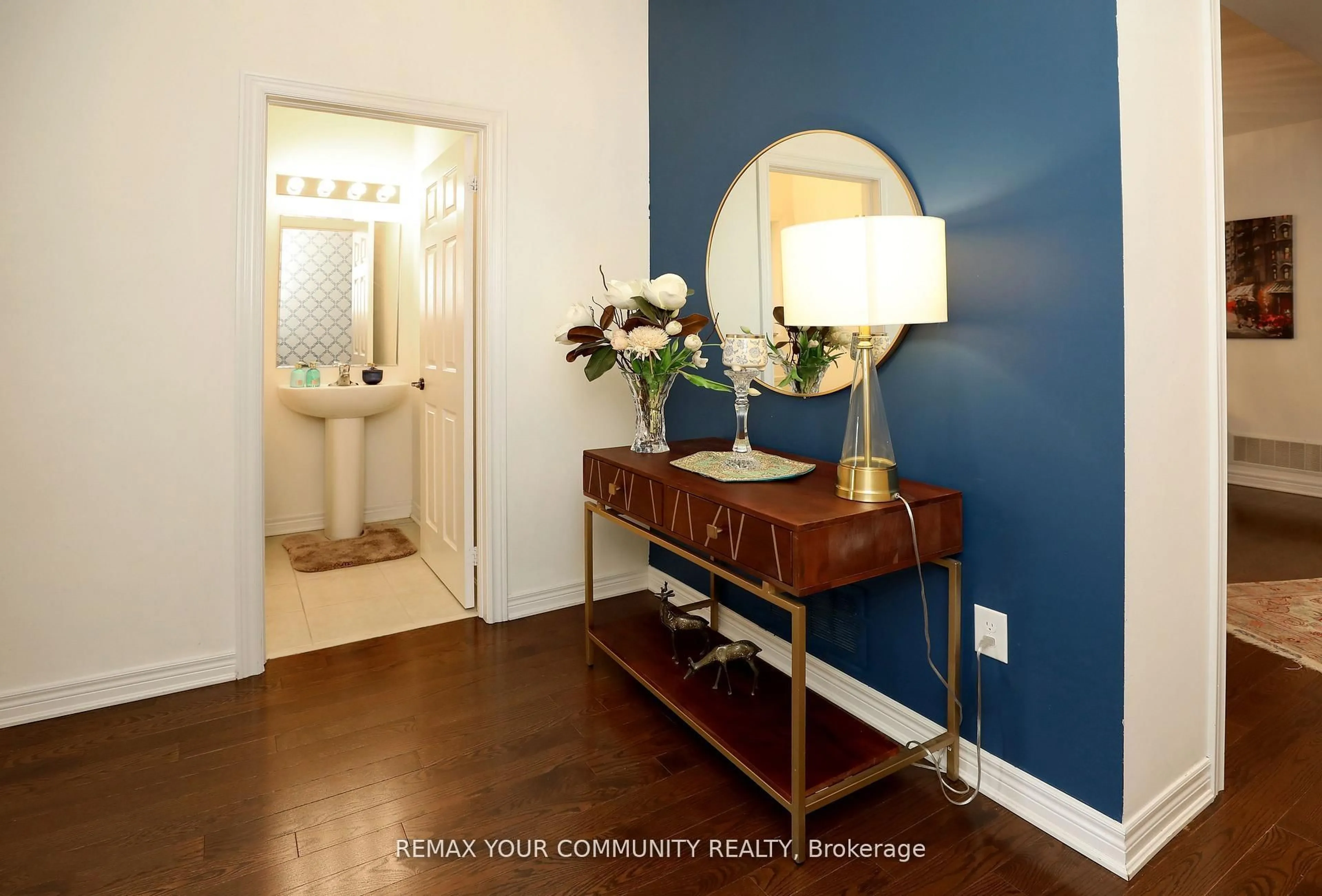 Indoor entryway for 39 Kavanagh Ave, East Gwillimbury Ontario L9N 0P6