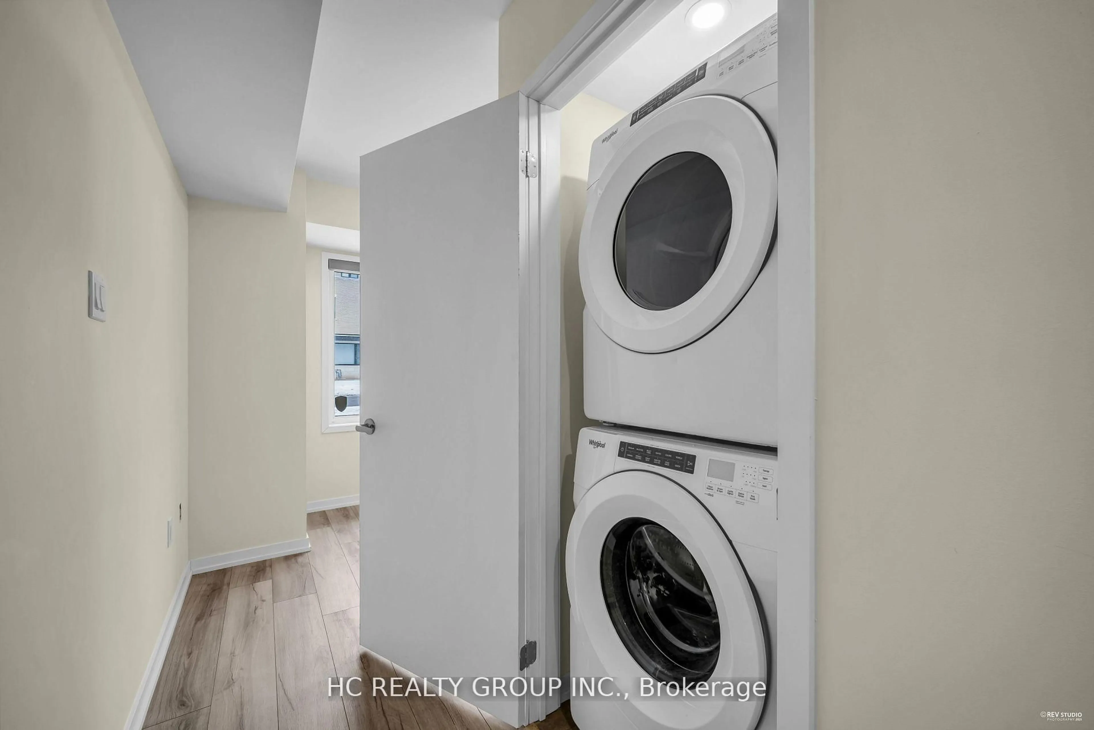 Laundry room for 95 Crimson Forest Dr, Vaughan Ontario L6A 5C6