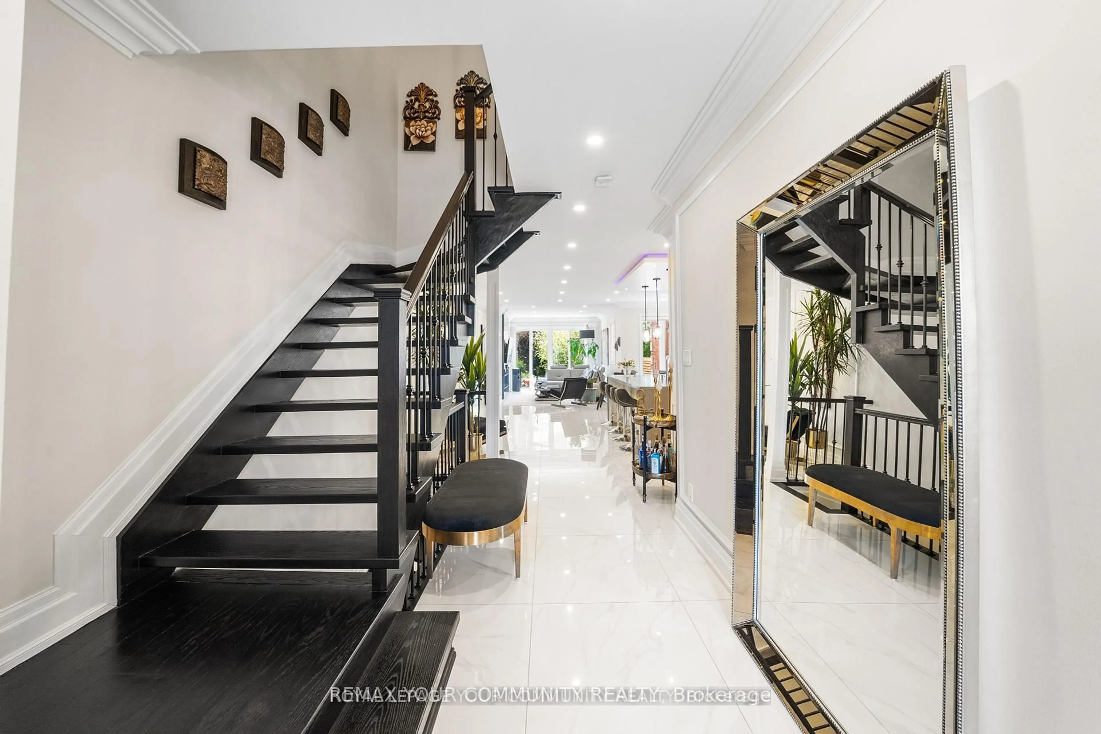 Indoor foyer for 37 Copperstone Cres, Richmond Hill Ontario L4S 2C5