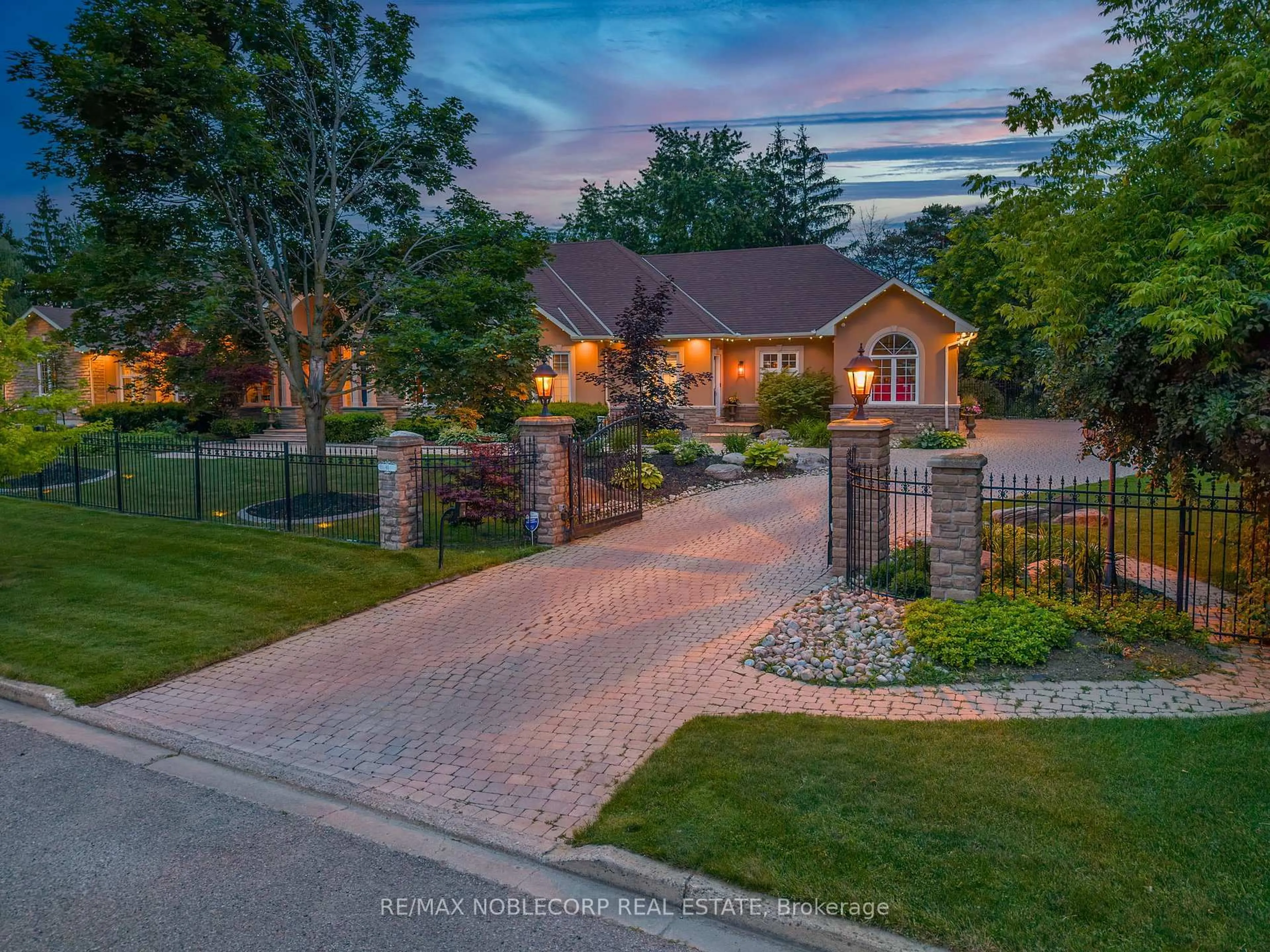 A pic from outside/outdoor area/front of a property/back of a property/a pic from drone, street for 80 Carmichael Cres, King Ontario L7B 1B5