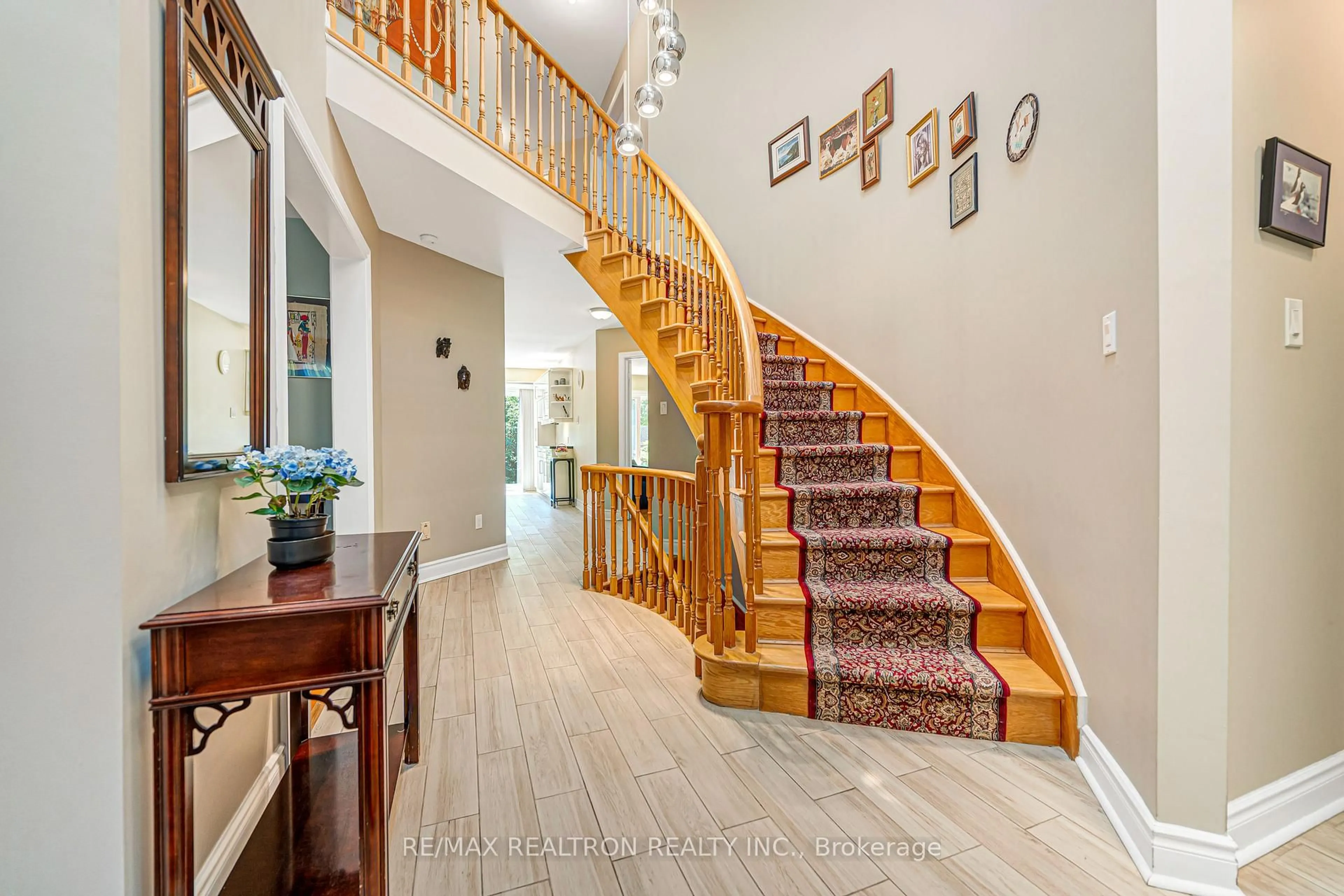 Unknown for 49 Somerset Cres, Richmond Hill Ontario L4C 8N5