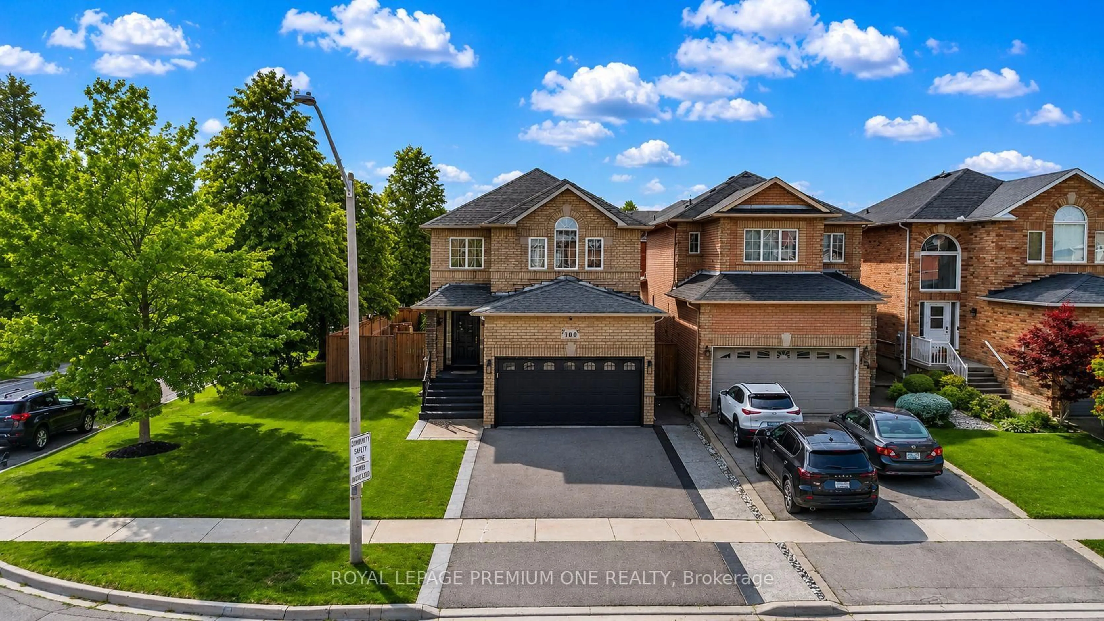 A pic from outside/outdoor area/front of a property/back of a property/a pic from drone, street for 100 Isaac Murray Ave, Vaughan Ontario L6A 2S6