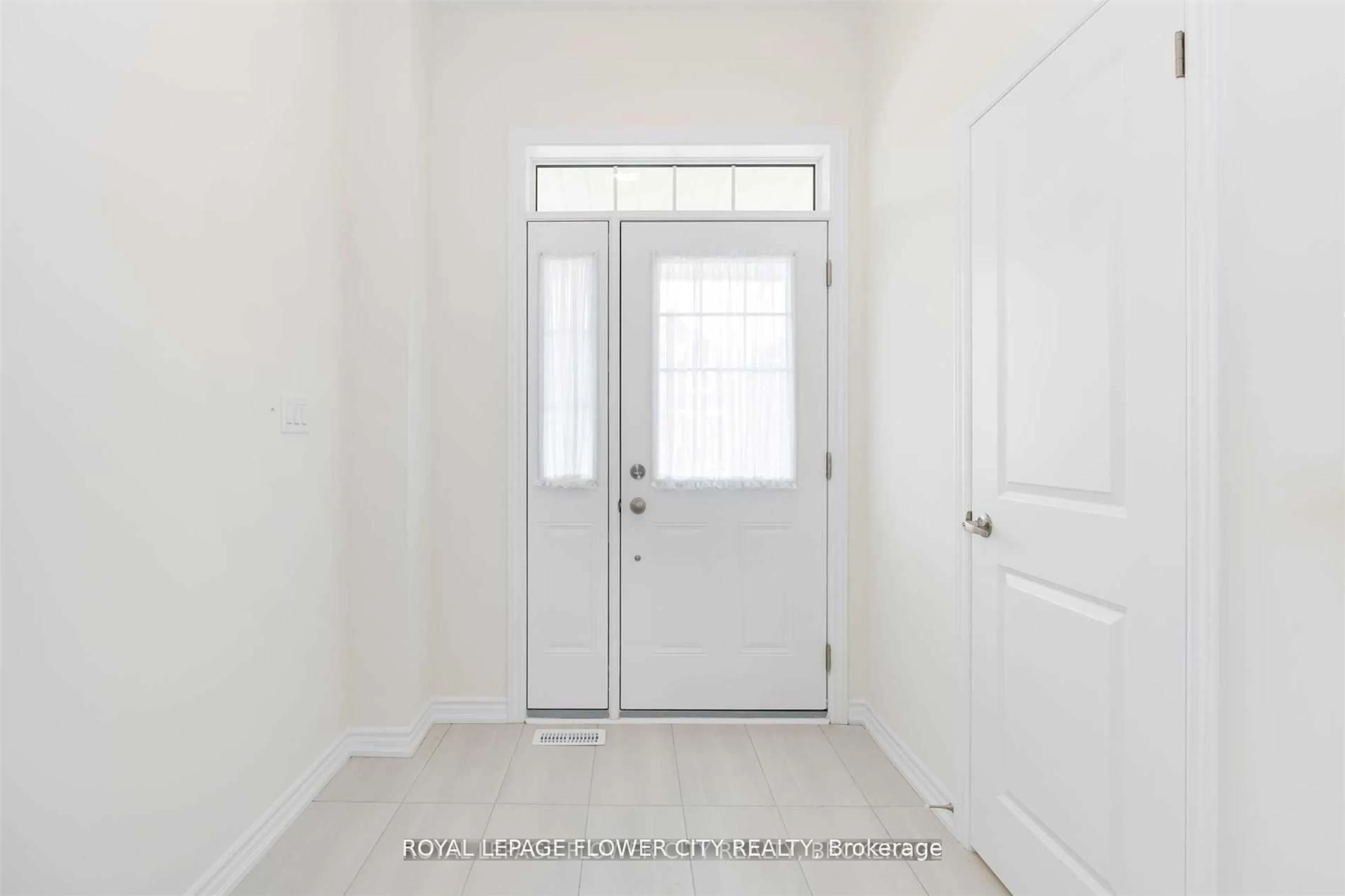 Indoor entryway for 2282 Grainger Loop Cres, Innisfil Ontario L9S 0M9