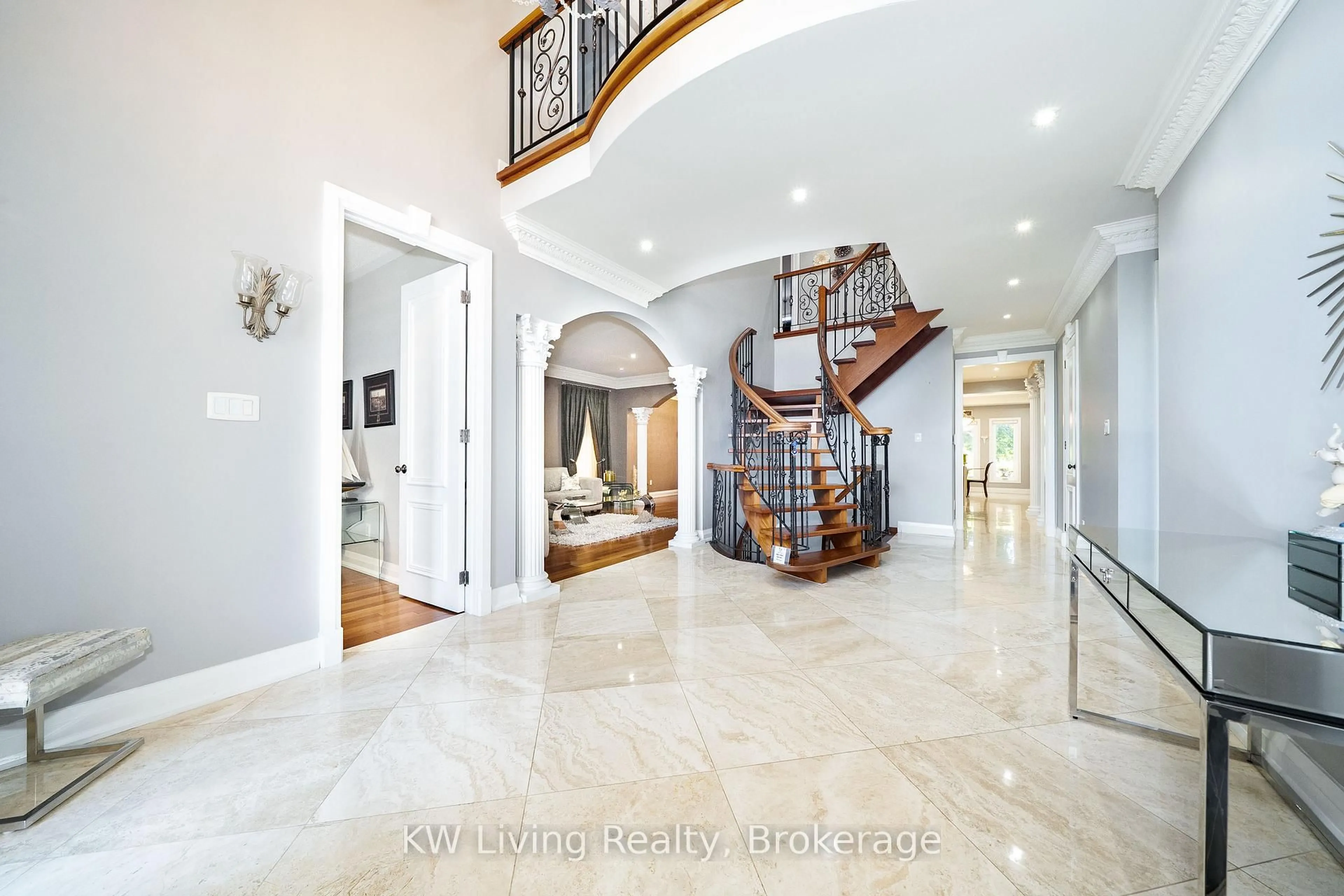 Indoor foyer for 76 Silver Rose Cres, Markham Ontario L6C 1W6