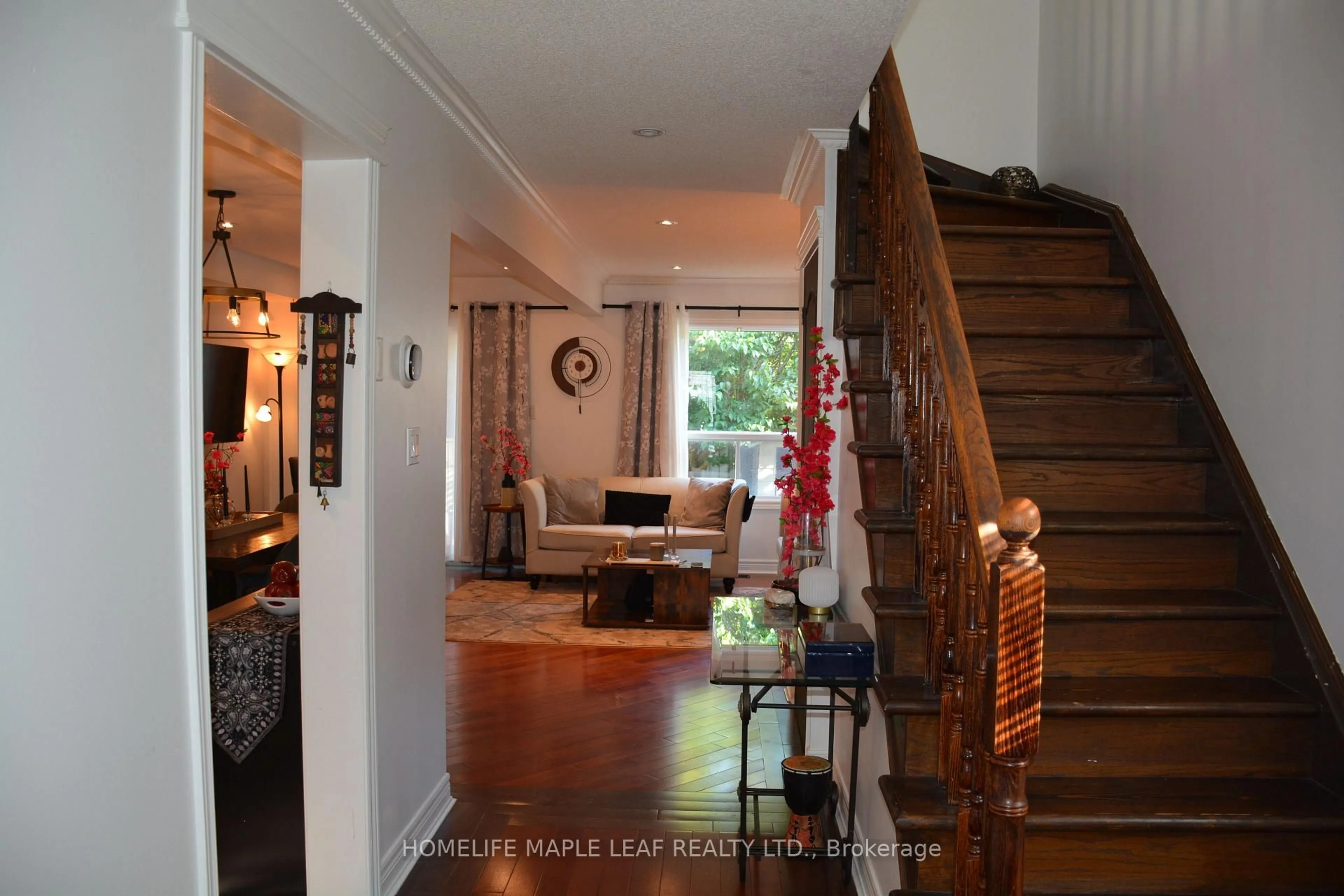Indoor foyer for 29 Stonebriar Dr, Vaughan Ontario L6A 2N2