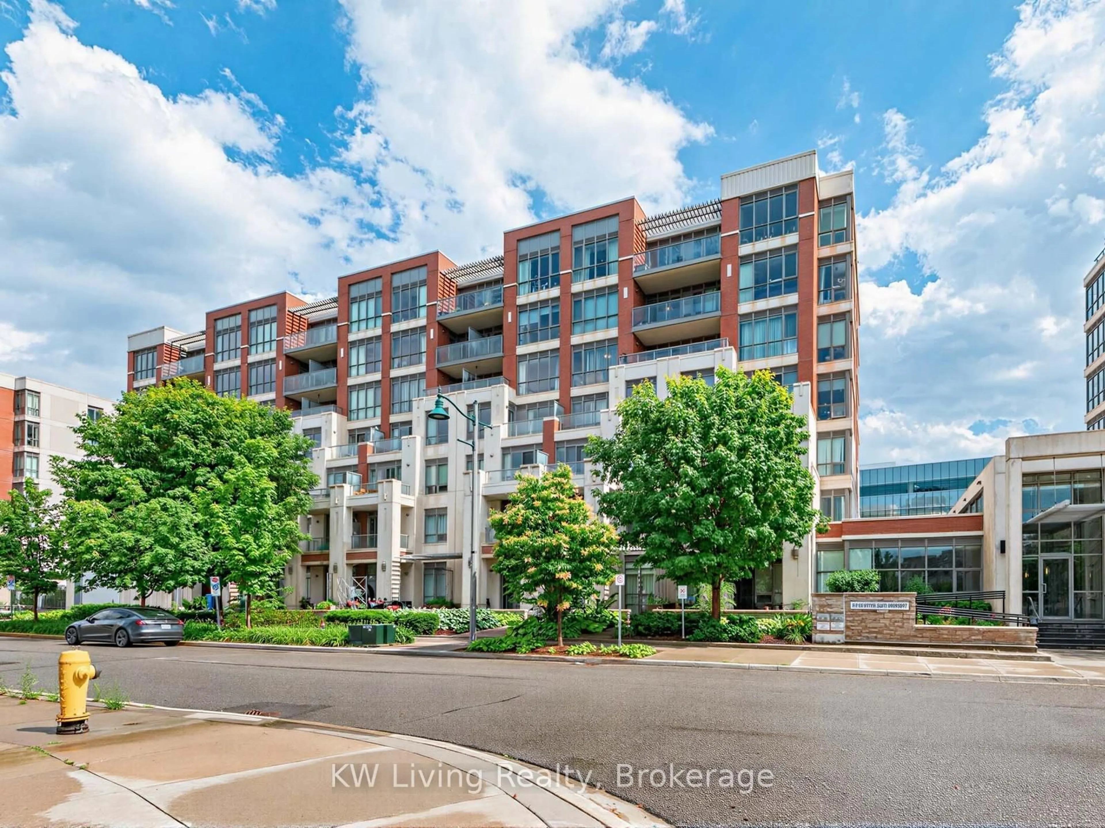 A pic from outside/outdoor area/front of a property/back of a property/a pic from drone, unknown for 21 Upper Duke Cres #604, Markham Ontario L6G 0B6
