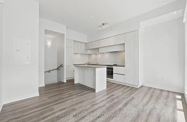 2 Steckley House Lane #907, Richmond Hill 4