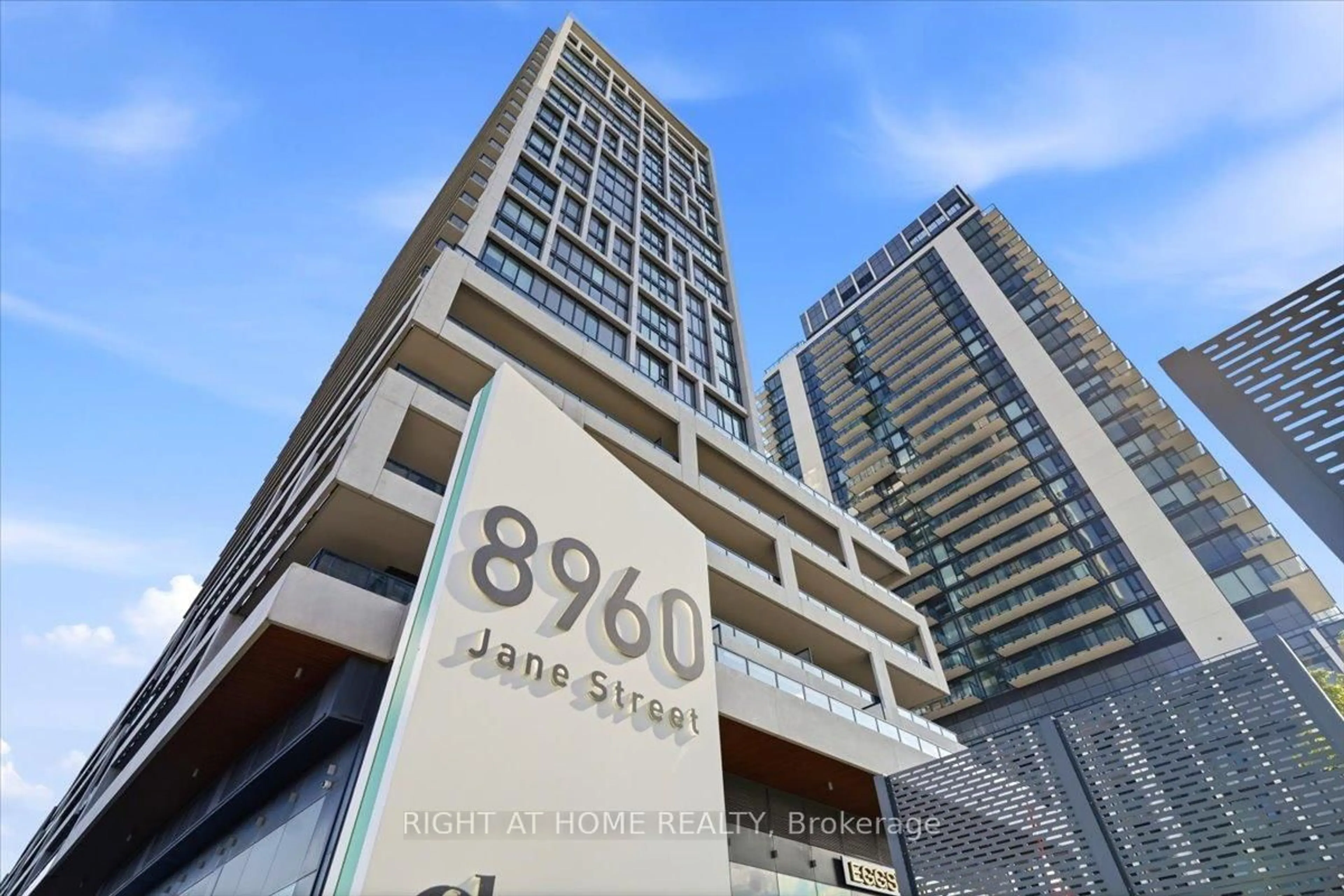 Indoor foyer for 8960 Jane St #910, Vaughan Ontario L4K 0N9