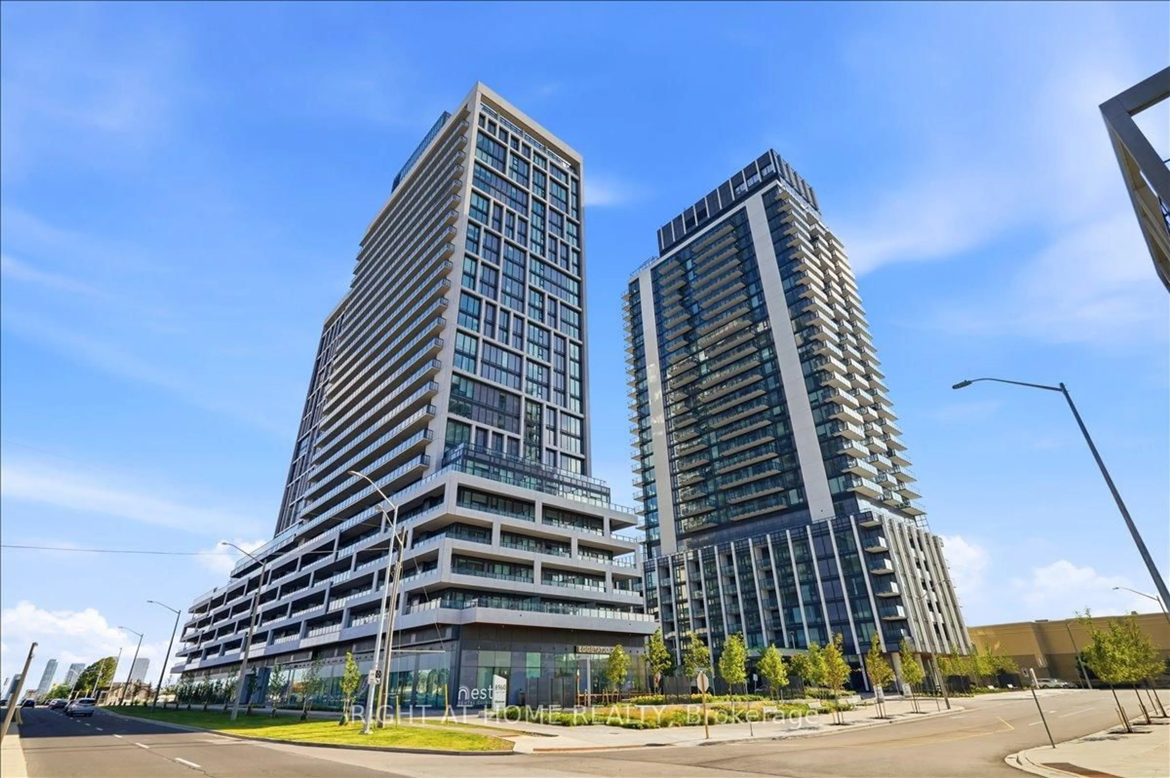 Indoor foyer for 8960 Jane St #910, Vaughan Ontario L4K 0N9
