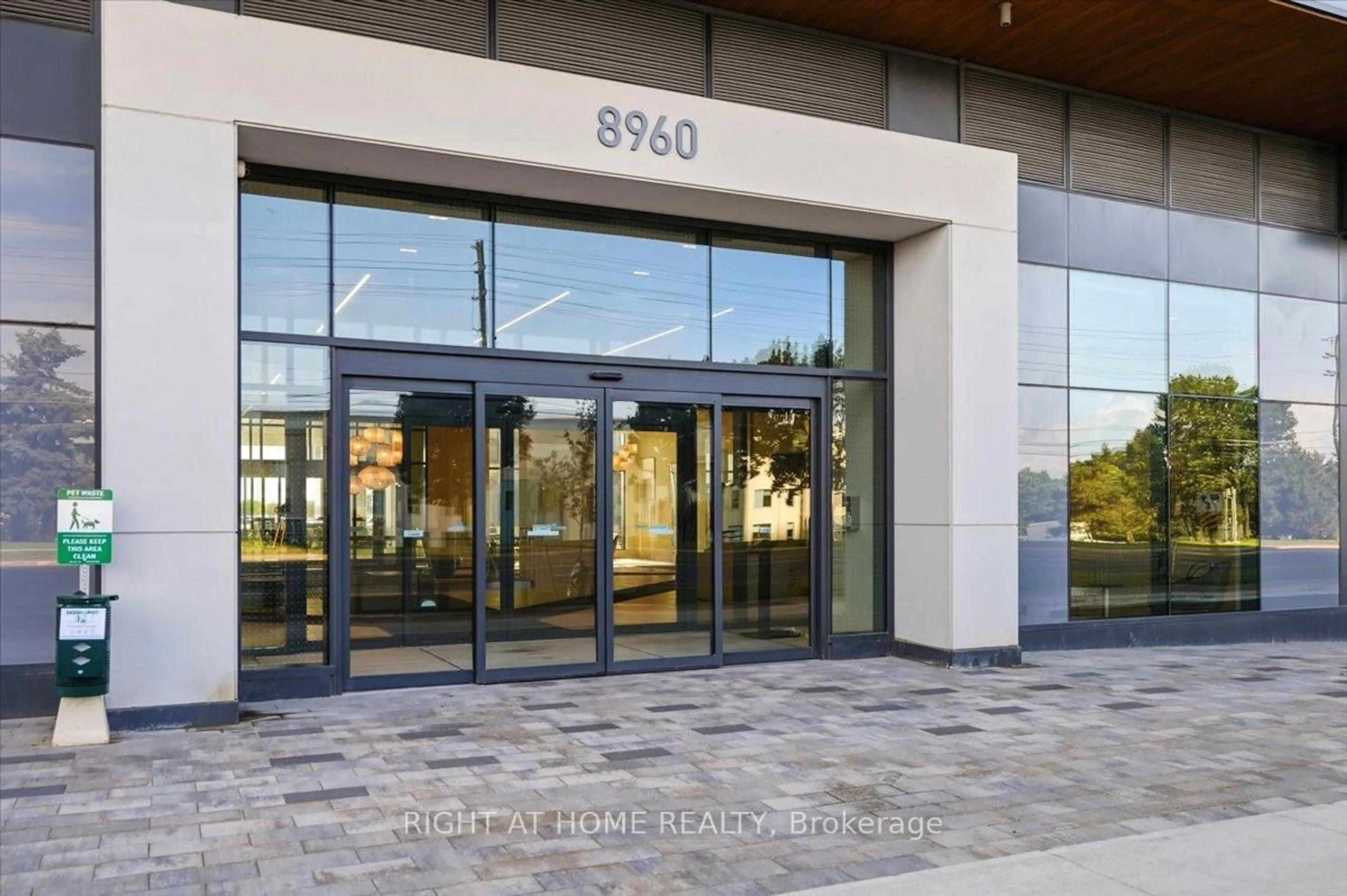 Indoor foyer for 8960 Jane St #910, Vaughan Ontario L4K 0N9