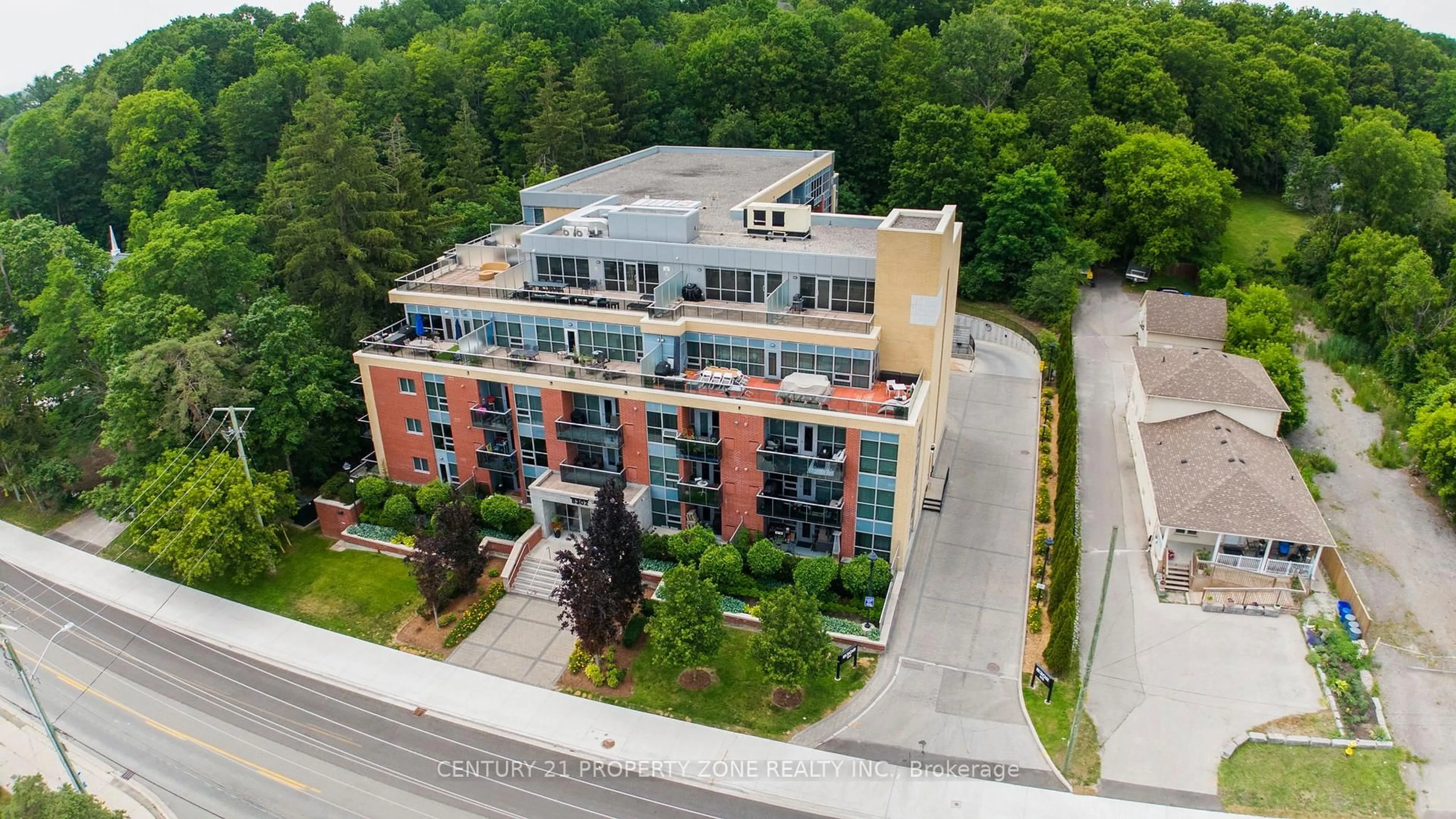 A pic from outside/outdoor area/front of a property/back of a property/a pic from drone, building for 8302 Islington Ave #219, Vaughan Ontario L4L 0E6