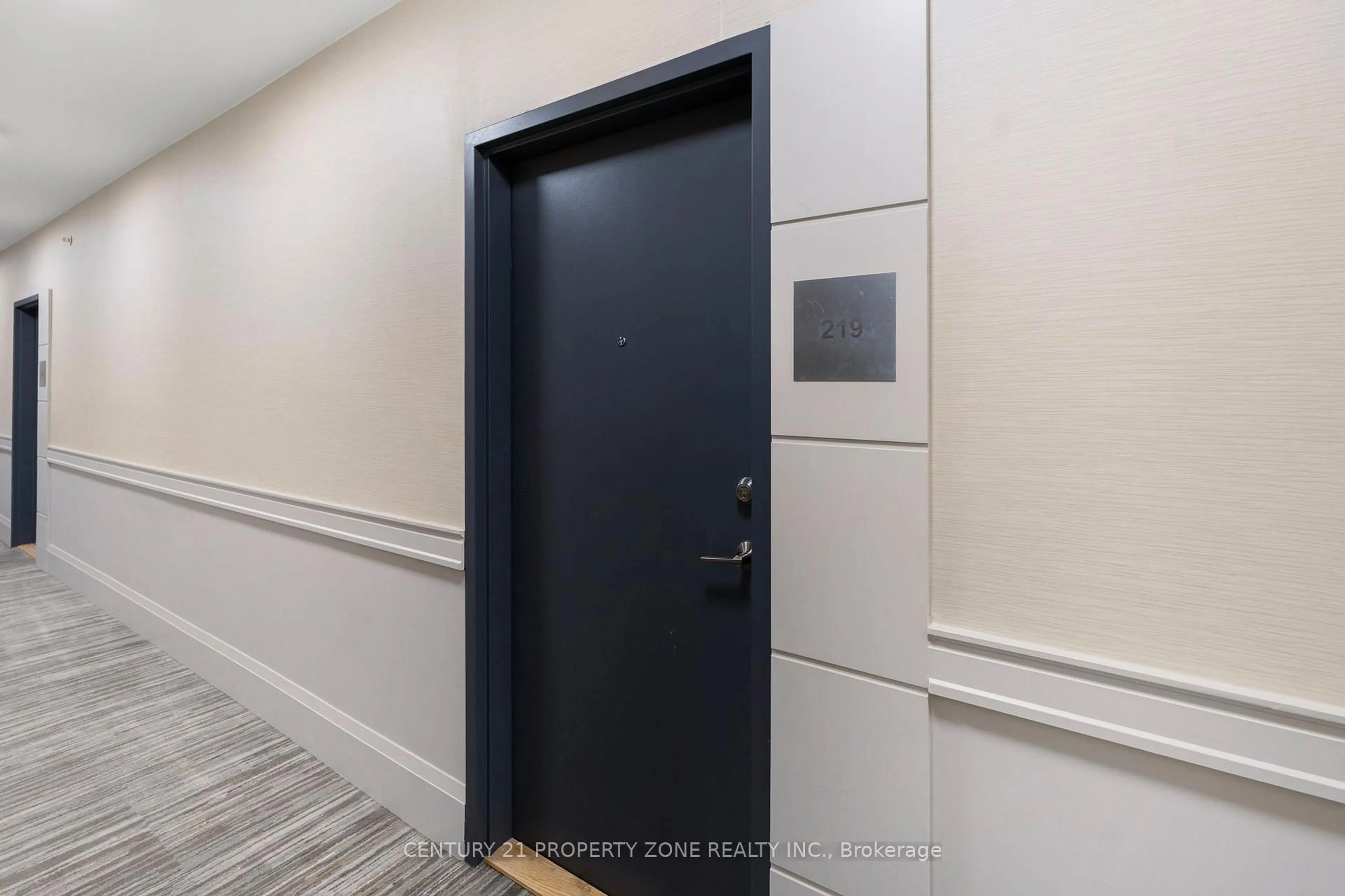 Indoor foyer for 8302 Islington Ave #219, Vaughan Ontario L4L 0E6
