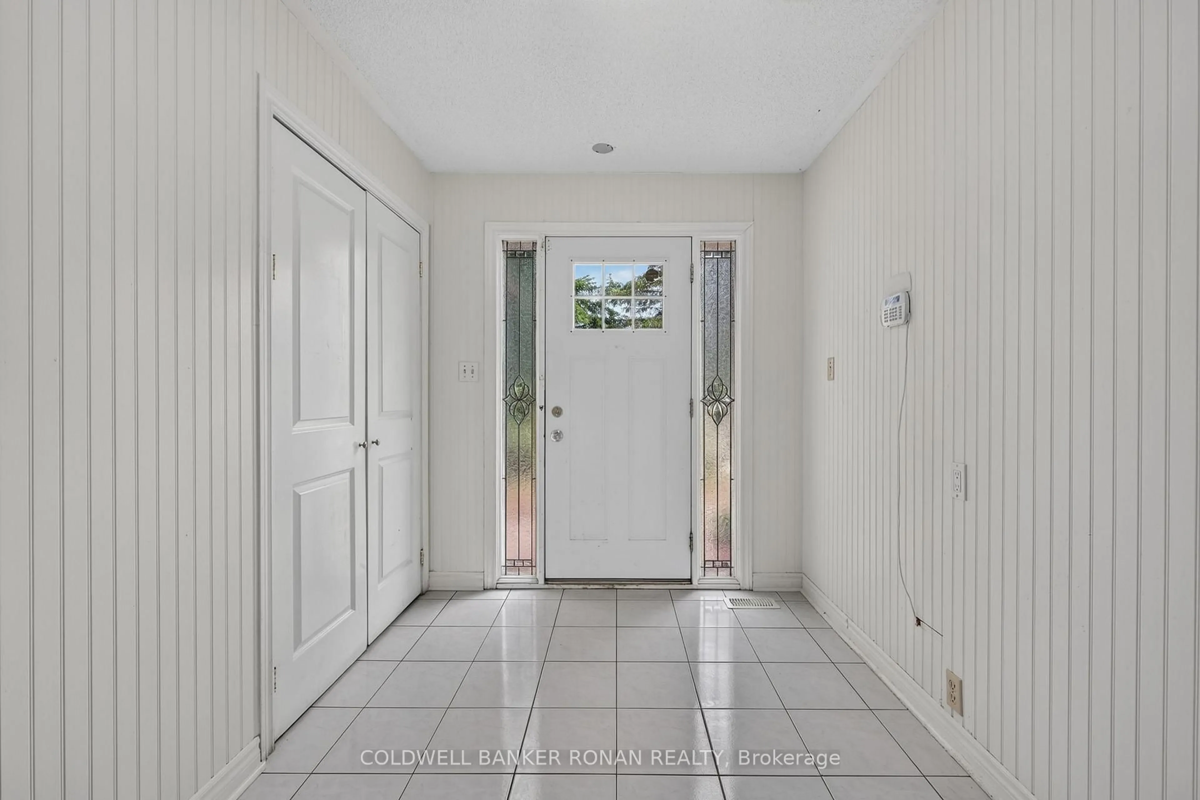 Indoor entryway for 14 Tioga Blvd, Adjala-Tosorontio Ontario L0M 1J0