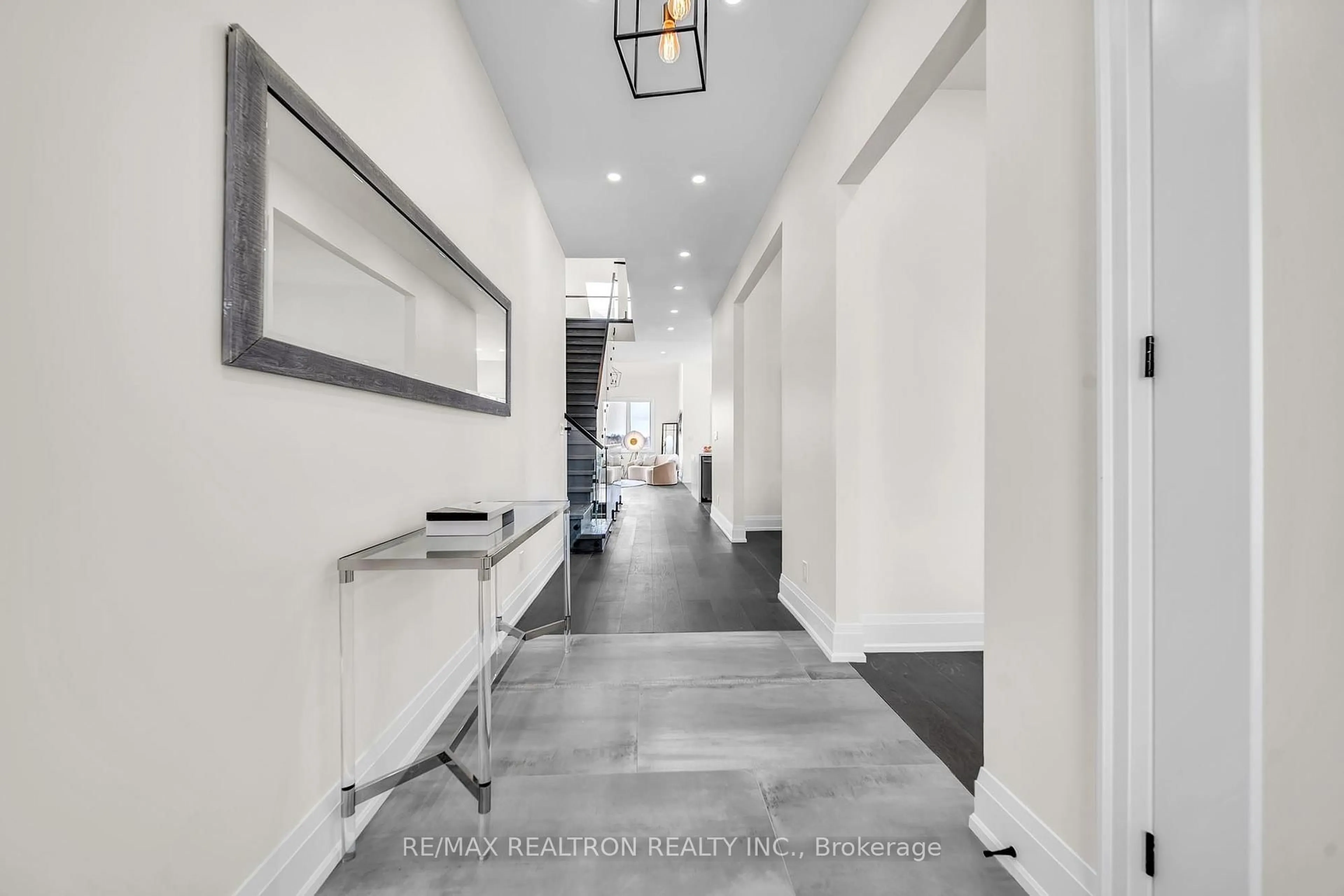 Indoor entryway for 8698 6 Line, Essa Ontario L0M 1T0