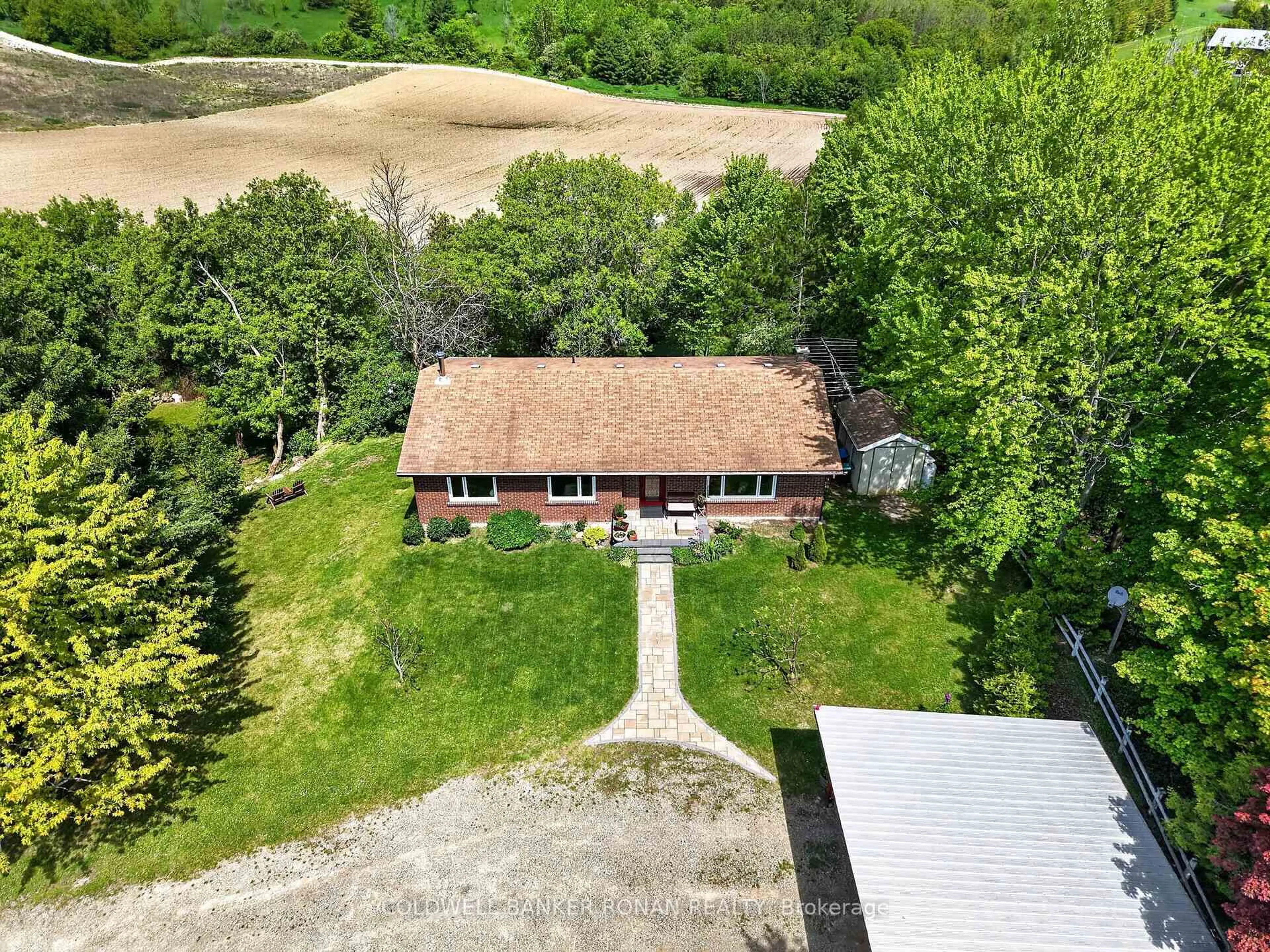 A pic from outside/outdoor area/front of a property/back of a property/a pic from drone, unknown for 6976 2nd Line, New Tecumseth Ontario L0G 1W0