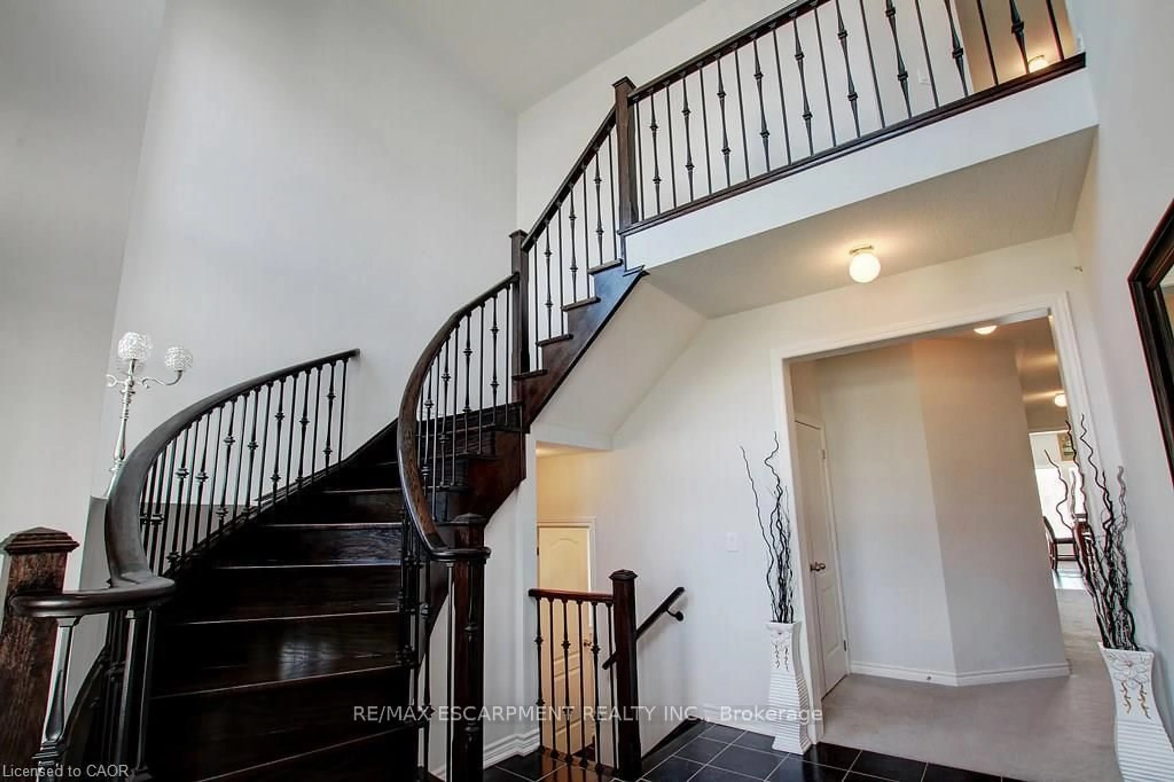 Stairs for 175 GOLD PARK Gate, Essa Ontario L3W 0B4