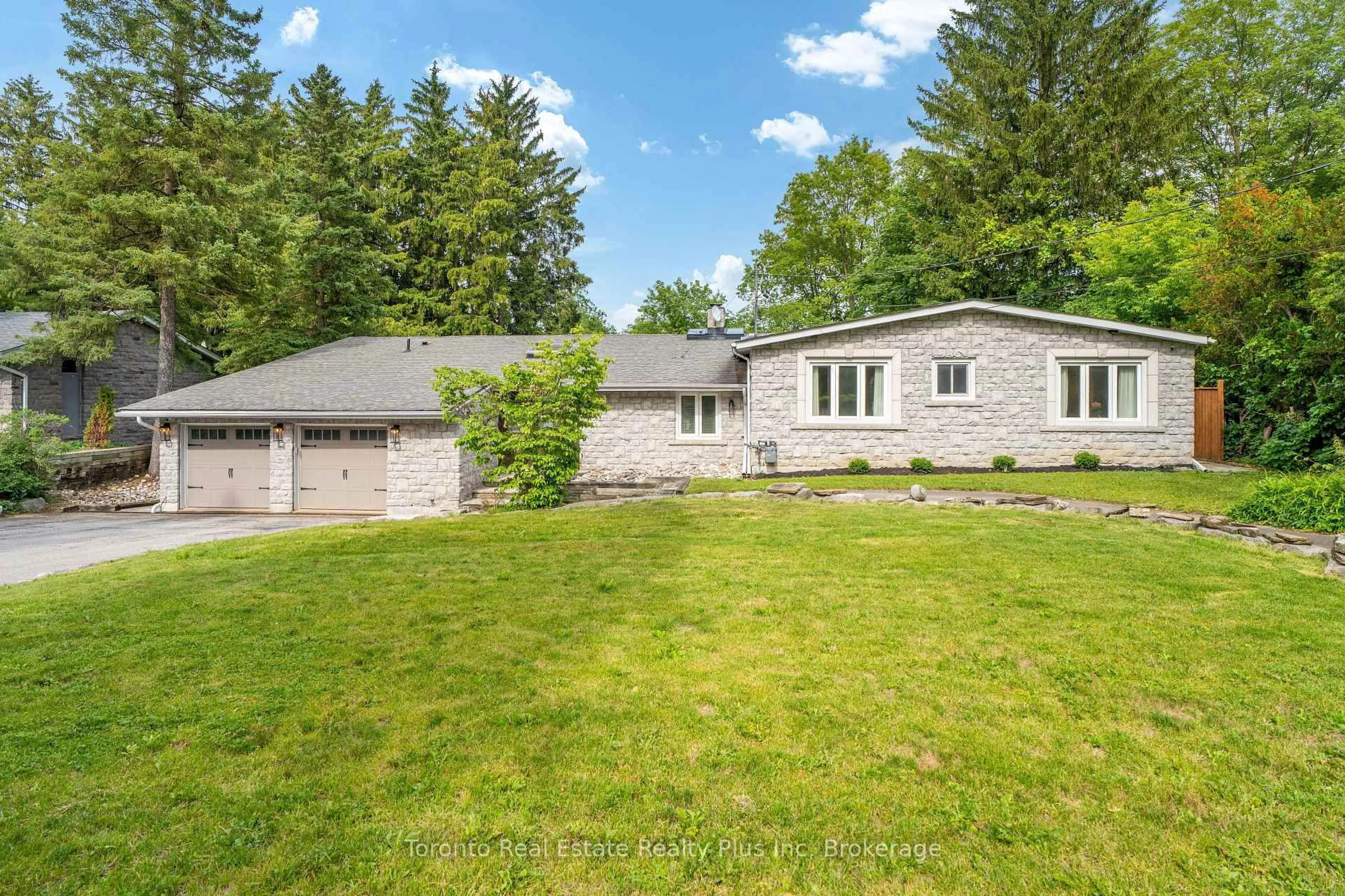 A pic from outside/outdoor area/front of a property/back of a property/a pic from drone, unknown for 39 Dove Lane, Markham Ontario L3T 1W1