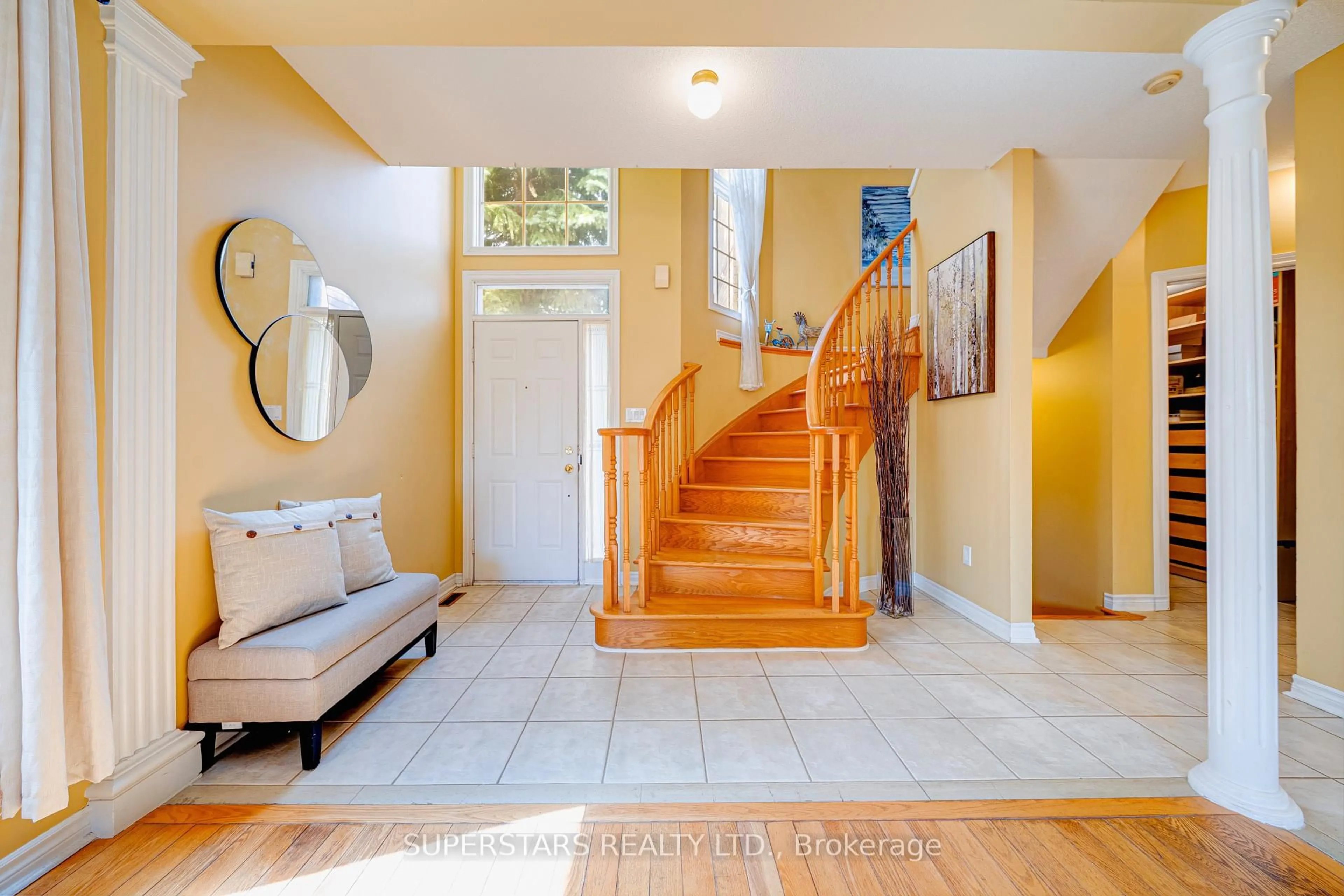 Indoor entryway for 76 Fortune Cres, Richmond Hill Ontario L4S 1T5