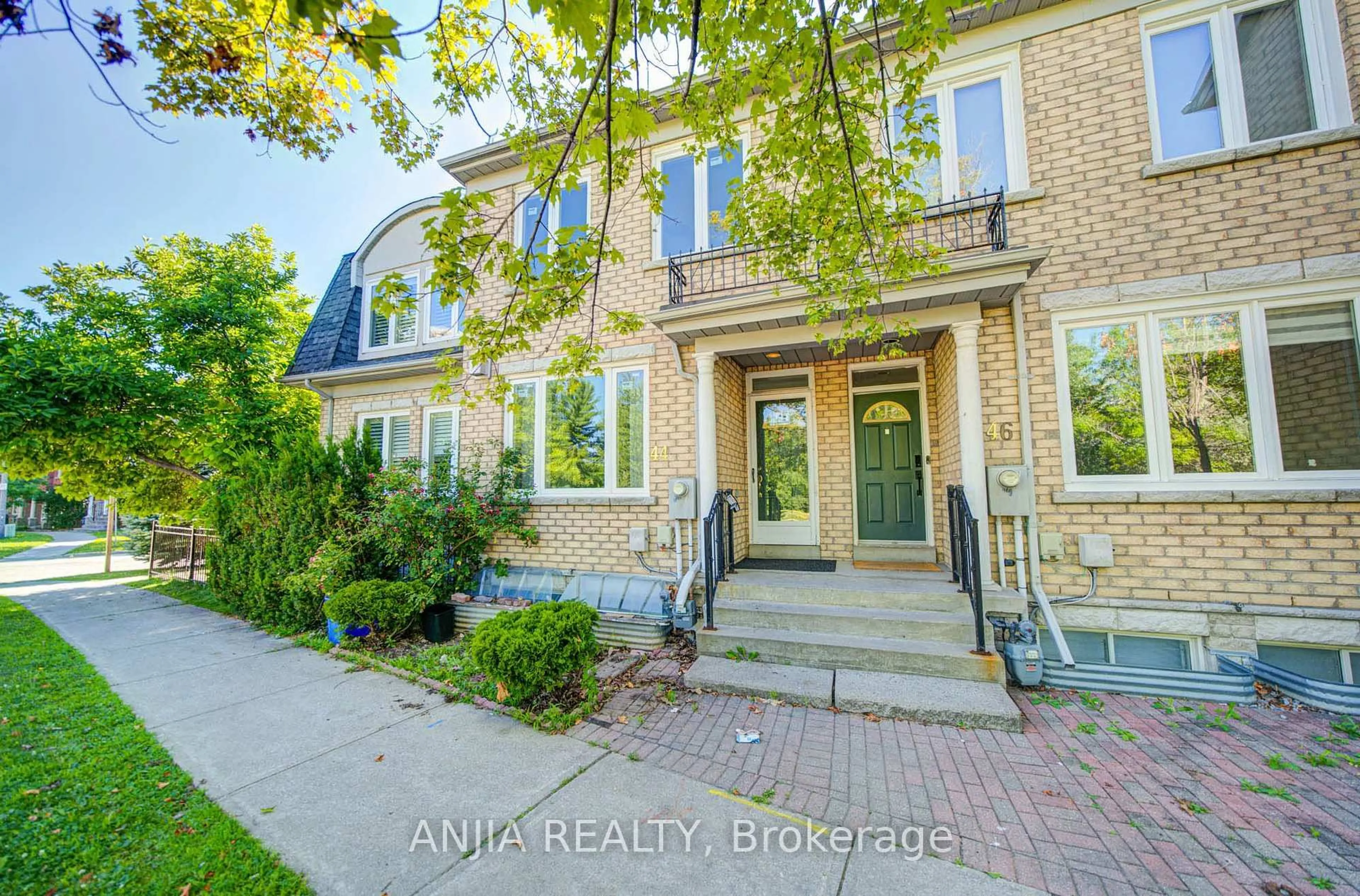 Home with brick exterior material, street for 44 Pond Dr, Markham Ontario L3T 7V3