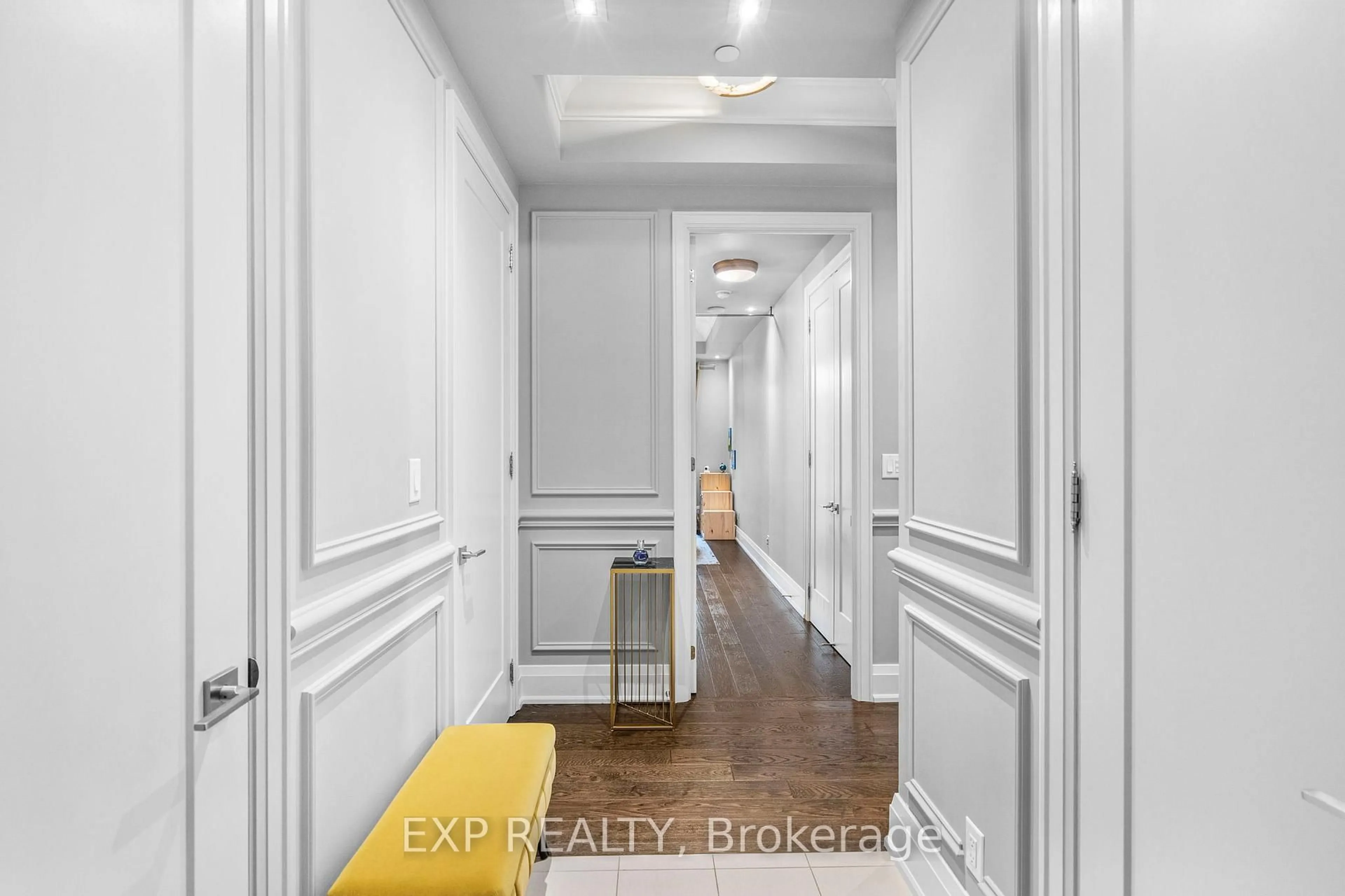 Indoor entryway for 9 Stollery Pond Cres #203, Markham Ontario L6C 0Y1