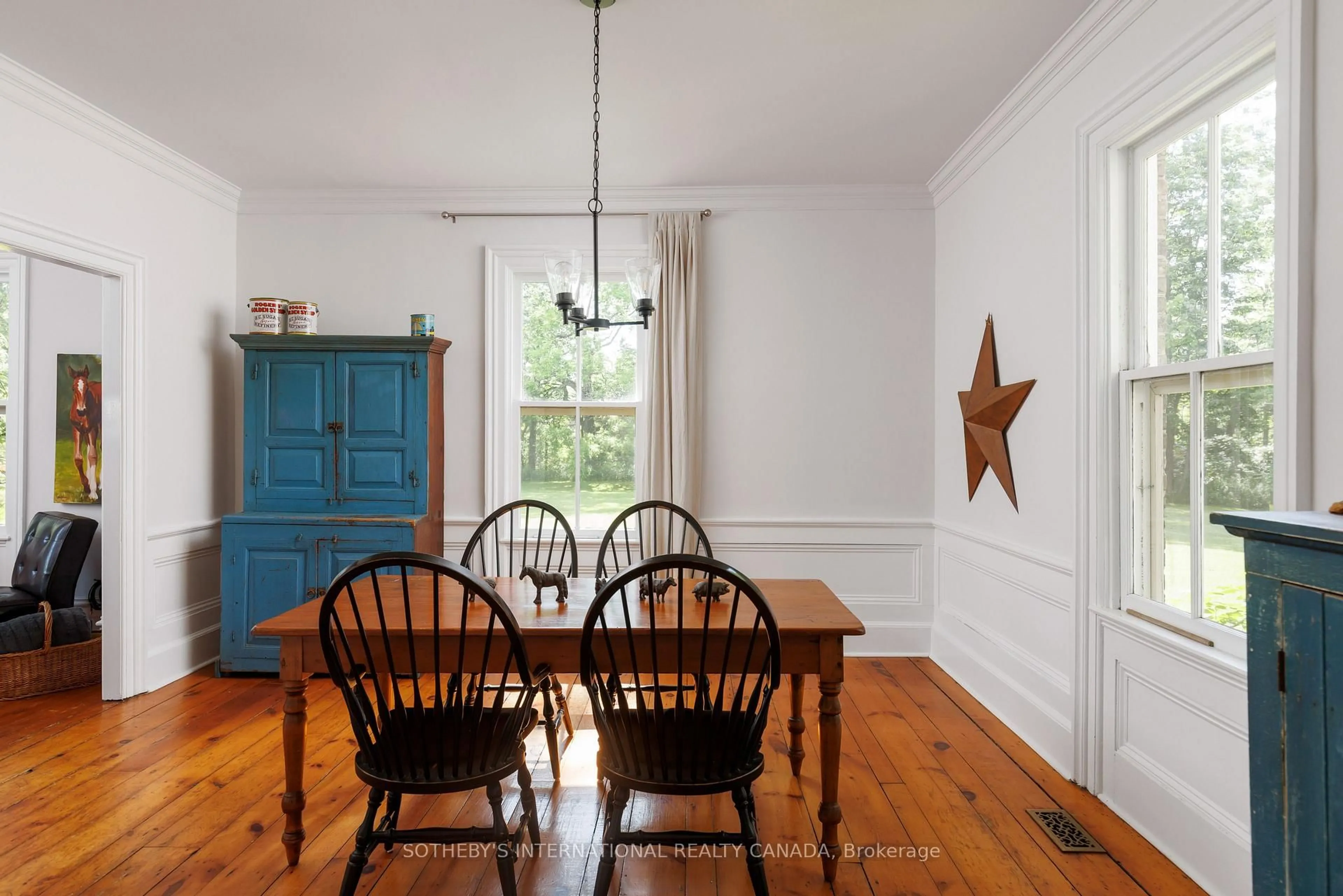 Dining room, wood/laminate floor for 3250 Vivian Rd, Whitchurch-Stouffville Ontario L3Y 4W1