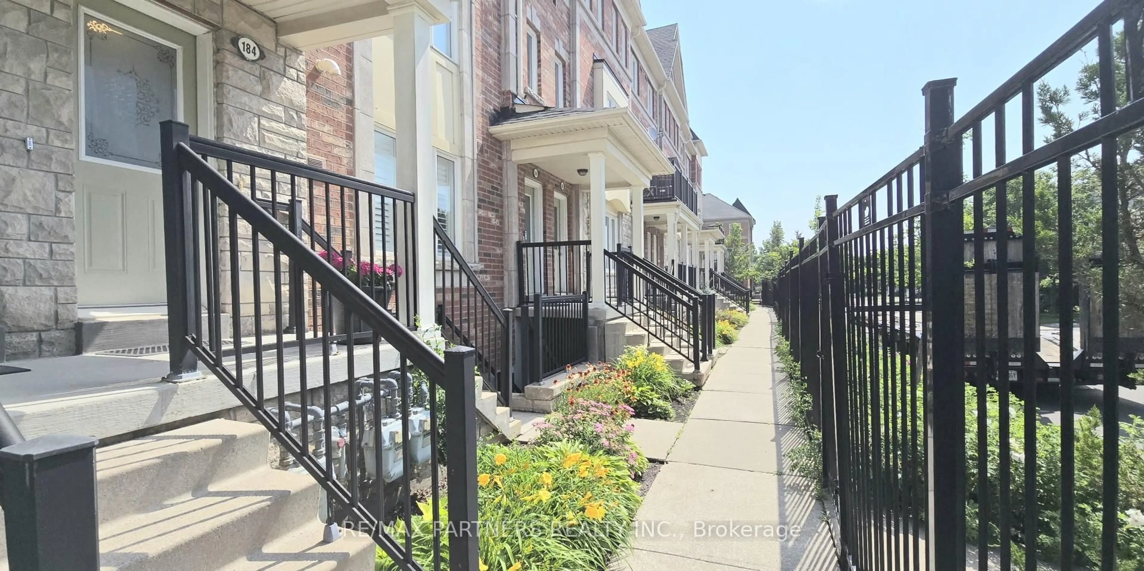 Patio, street for 184 Louisbourg Way, Markham Ontario L6E 0C2