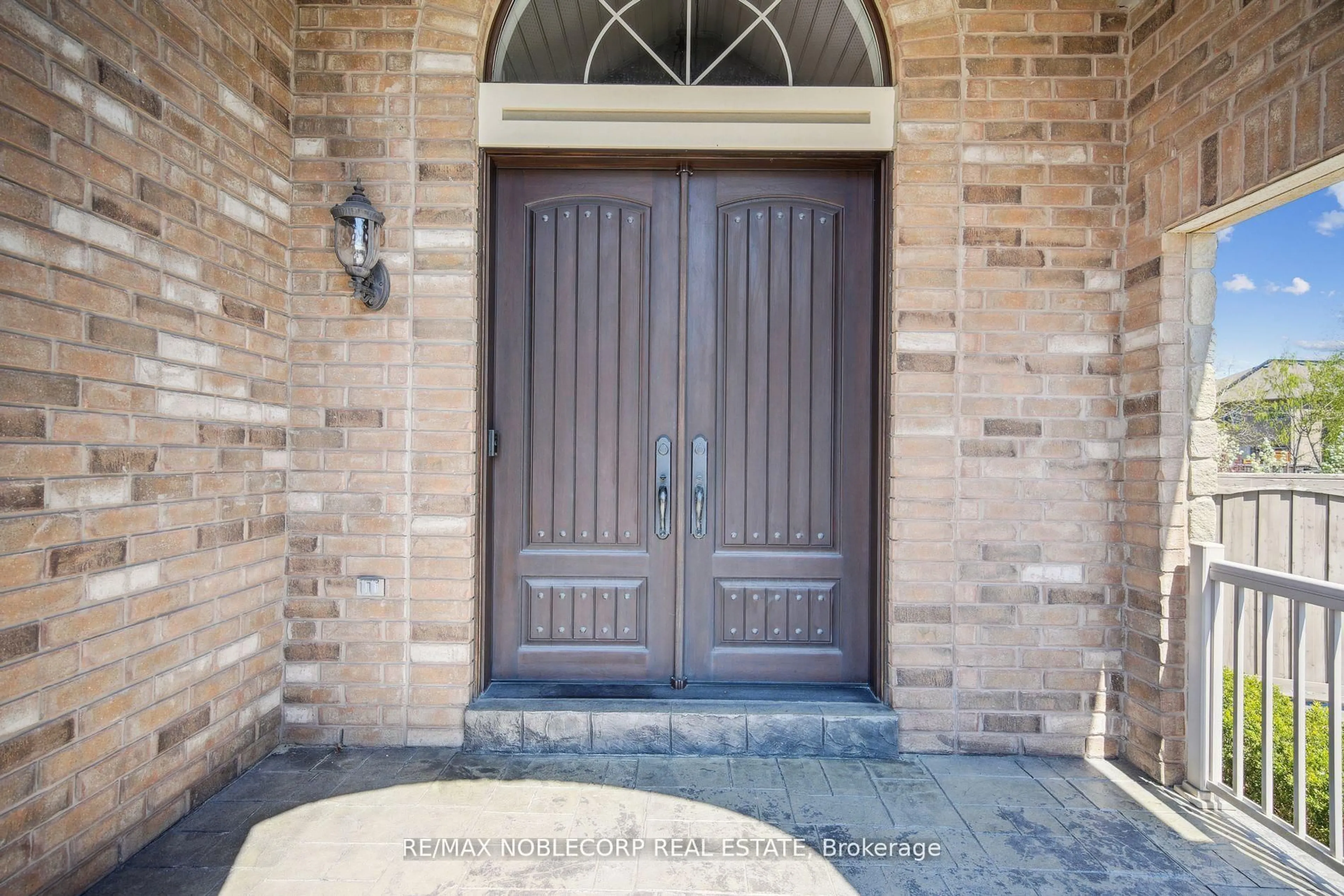Indoor entryway for 27 Gorman Ave, Vaughan Ontario L4H 3L4