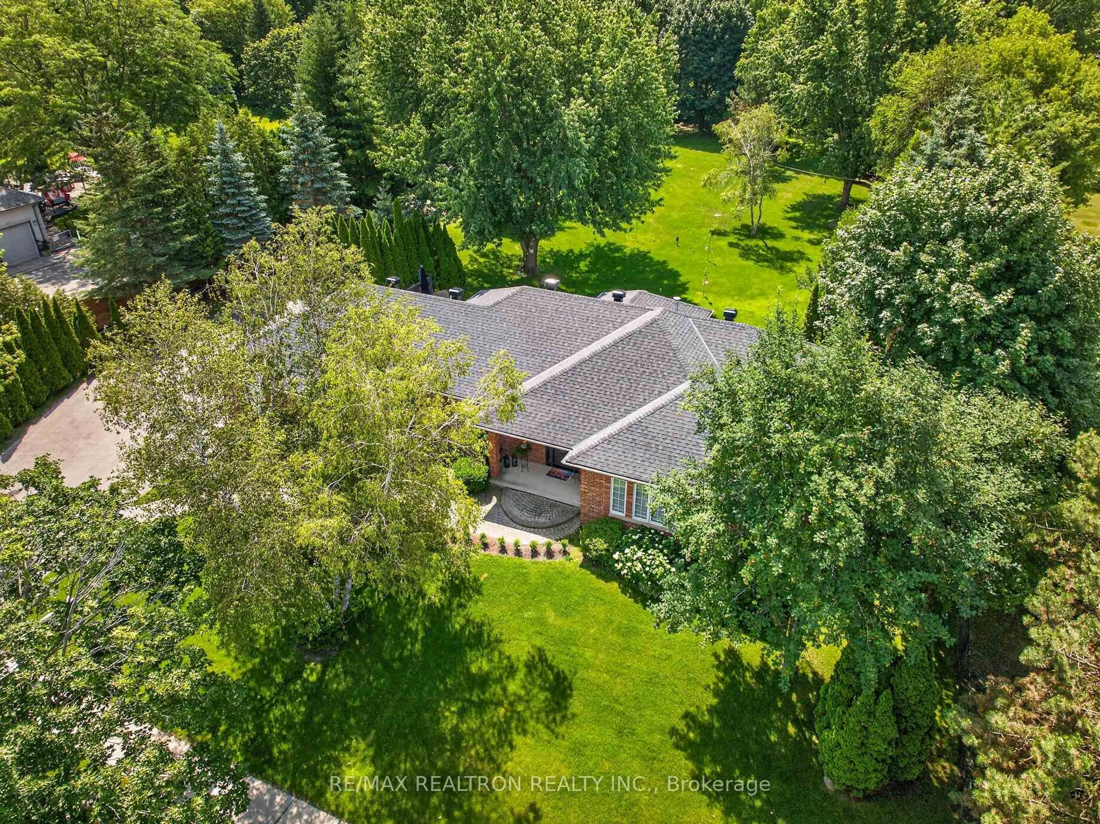 A pic from outside/outdoor area/front of a property/back of a property/a pic from drone, forest/trees view for 7 Maplehyrn Ave, East Gwillimbury Ontario L0G 1V0
