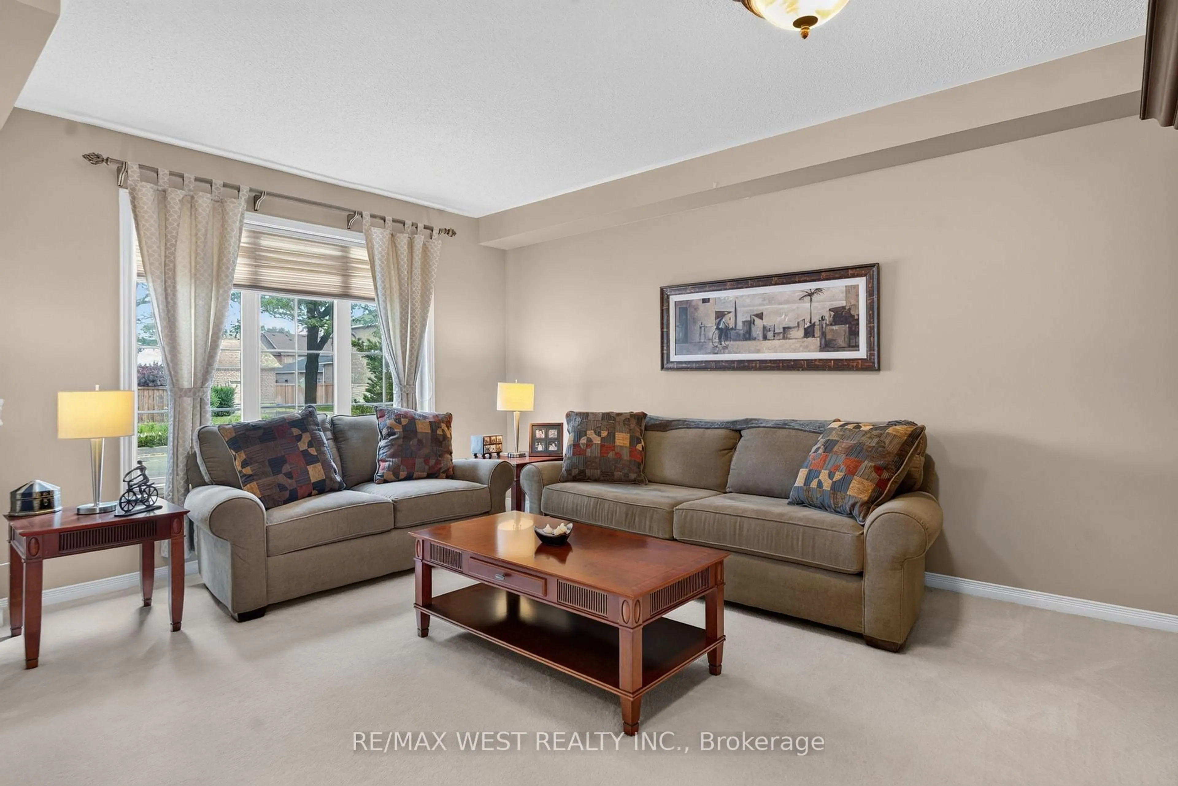 Living room with furniture, unknown for 49 Sonoma Blvd, Vaughan Ontario L4H 1V2