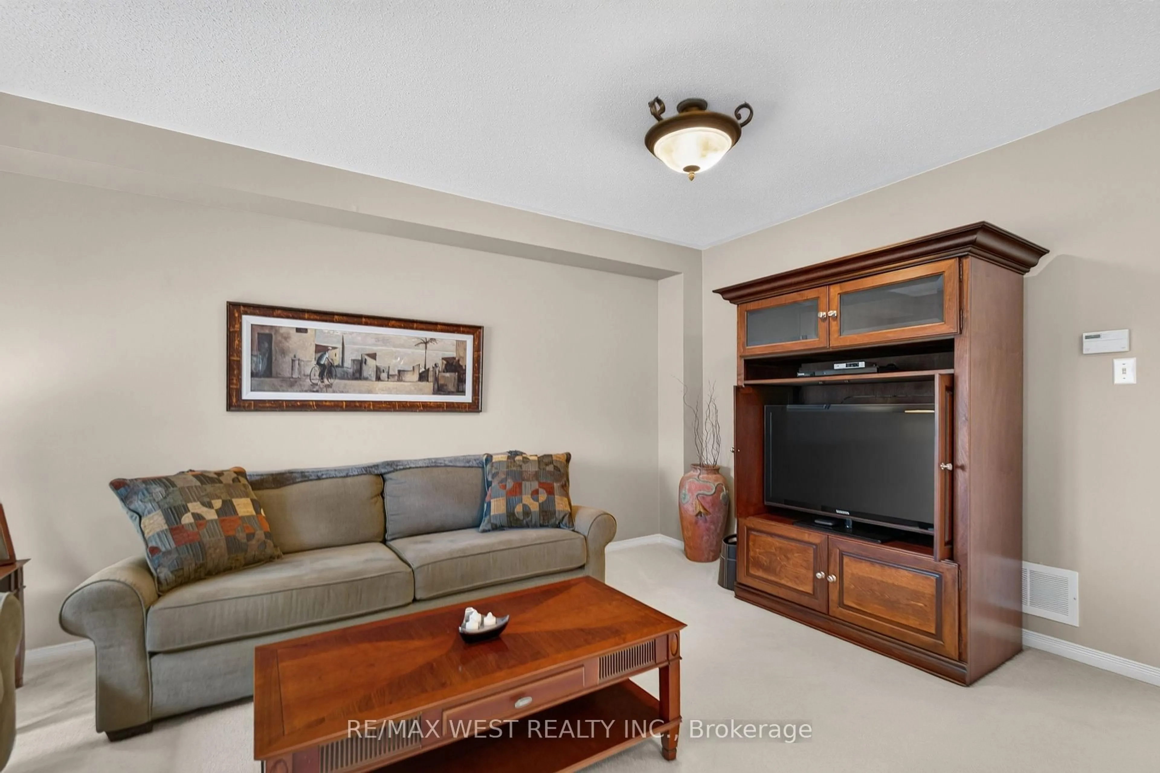 Living room with furniture, unknown for 49 Sonoma Blvd, Vaughan Ontario L4H 1V2